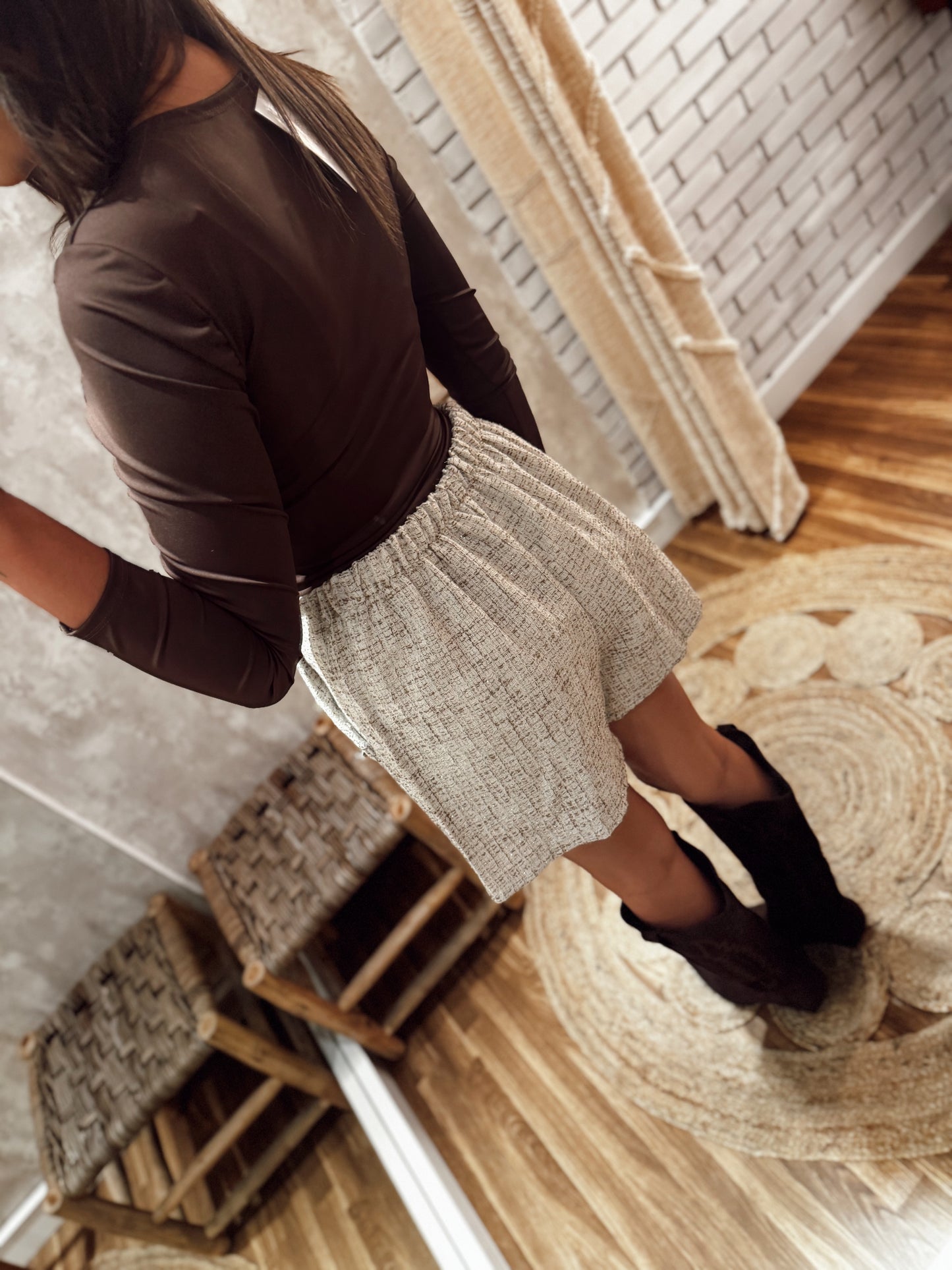 Conjunto estilo tweed composto por blazer e calção- Bege