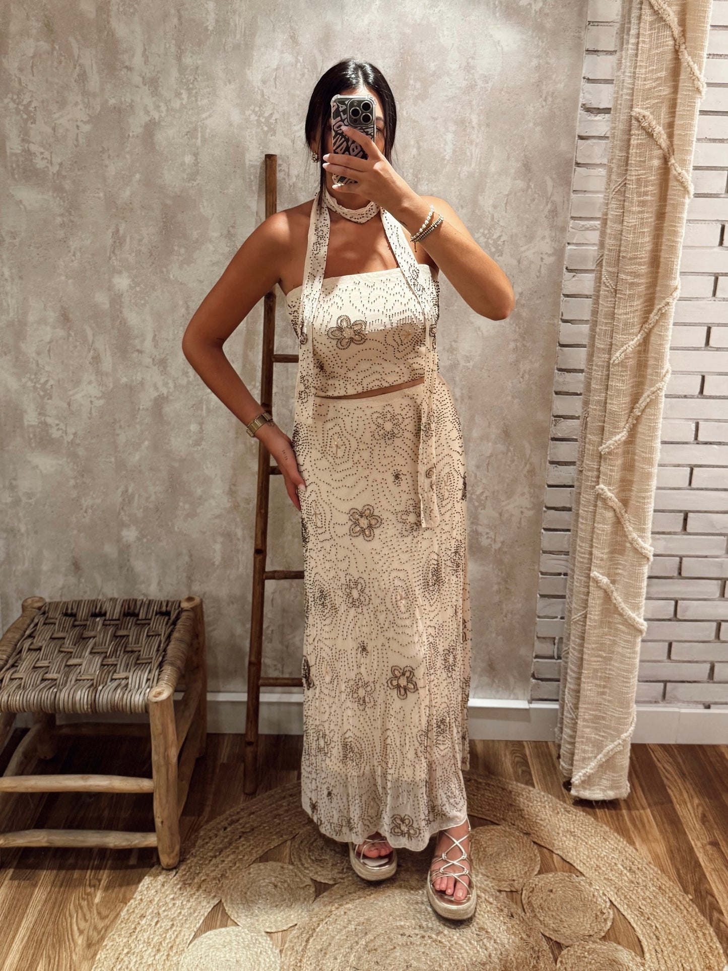 Conjunto de top, saia e lenço c/miçangas