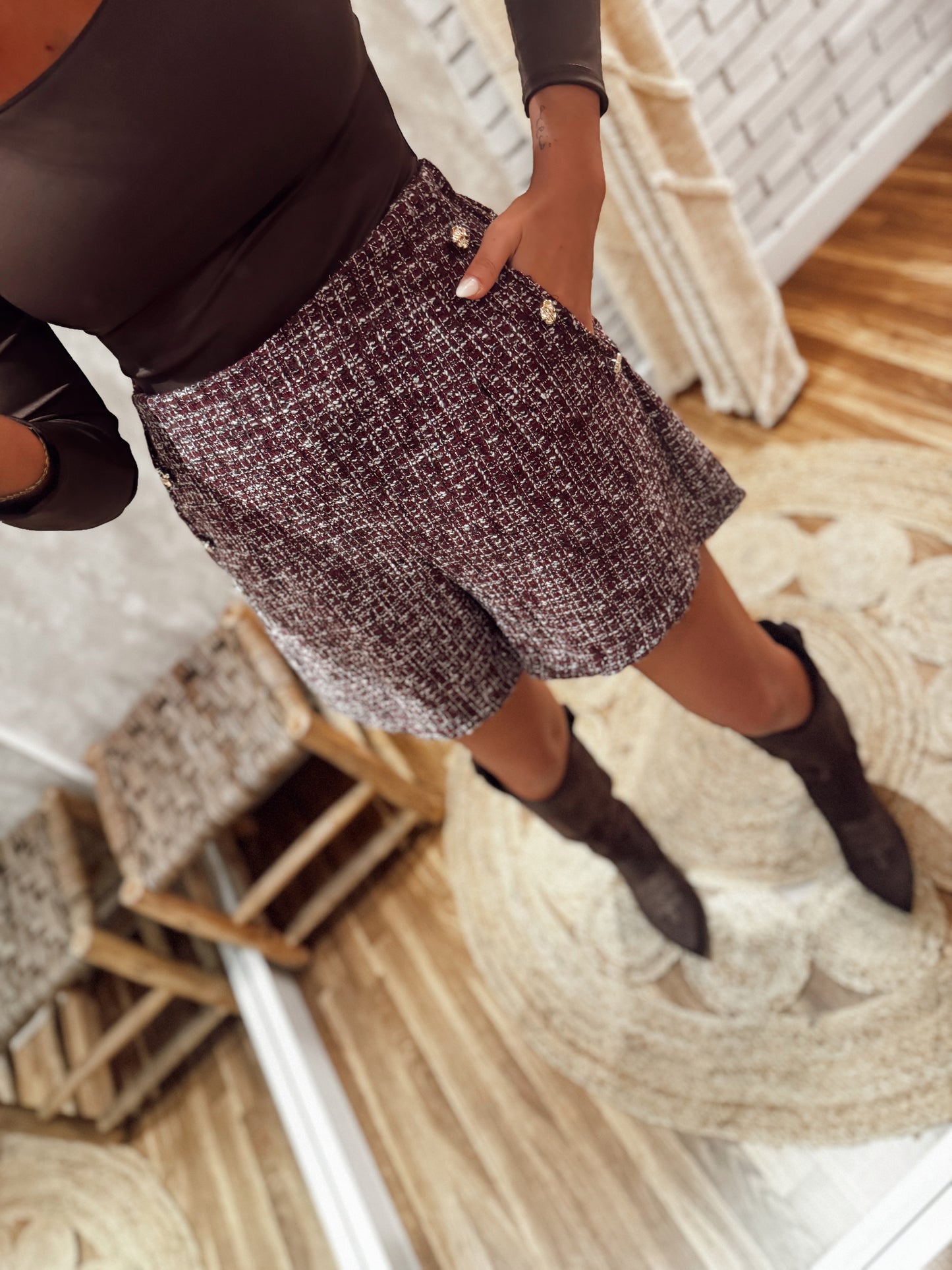 Conjunto estilo tweed composto por blazer e calção- Bordô