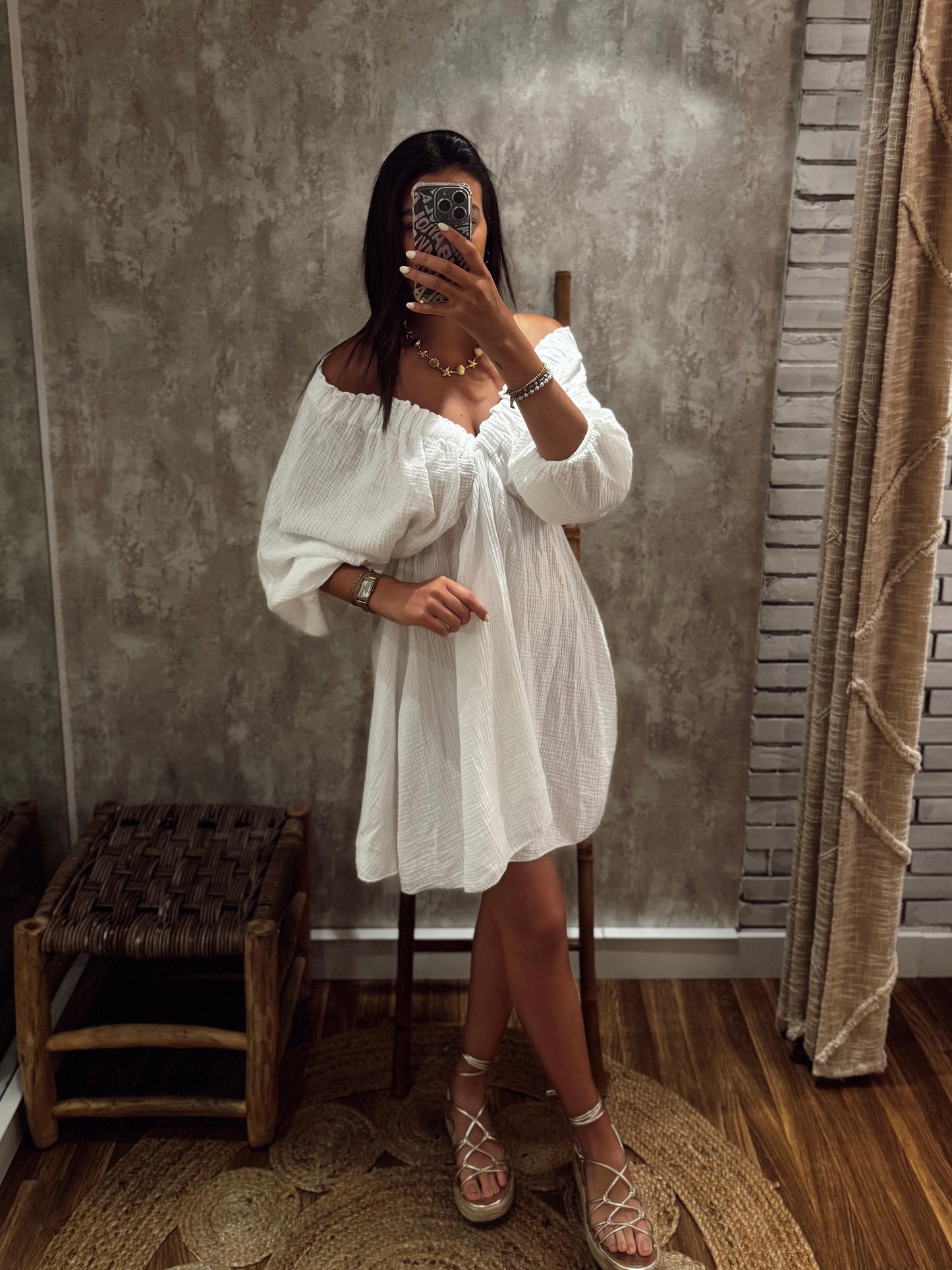 Vestido com mangas amplas