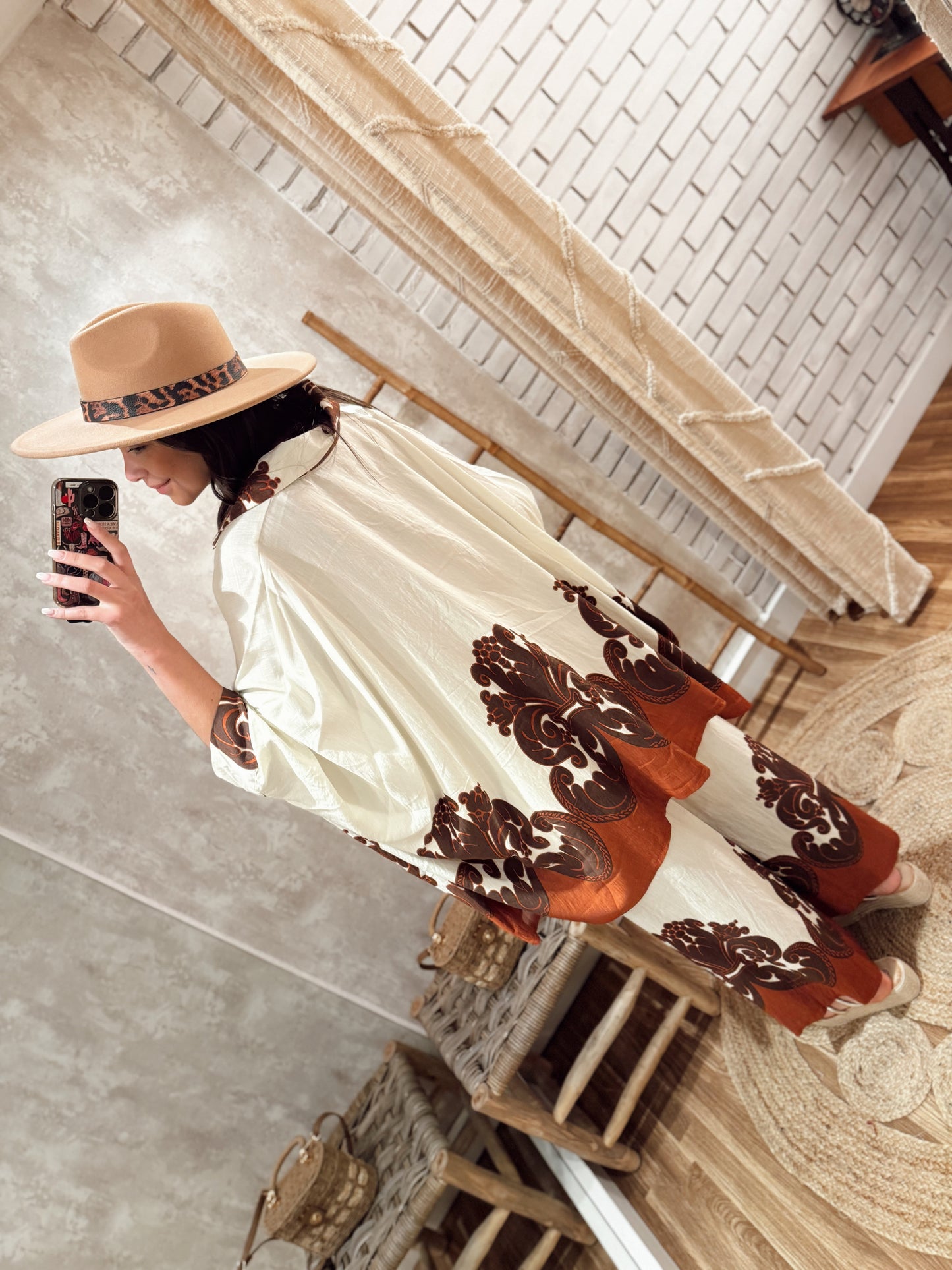 Conjunto de camisa y pantalón