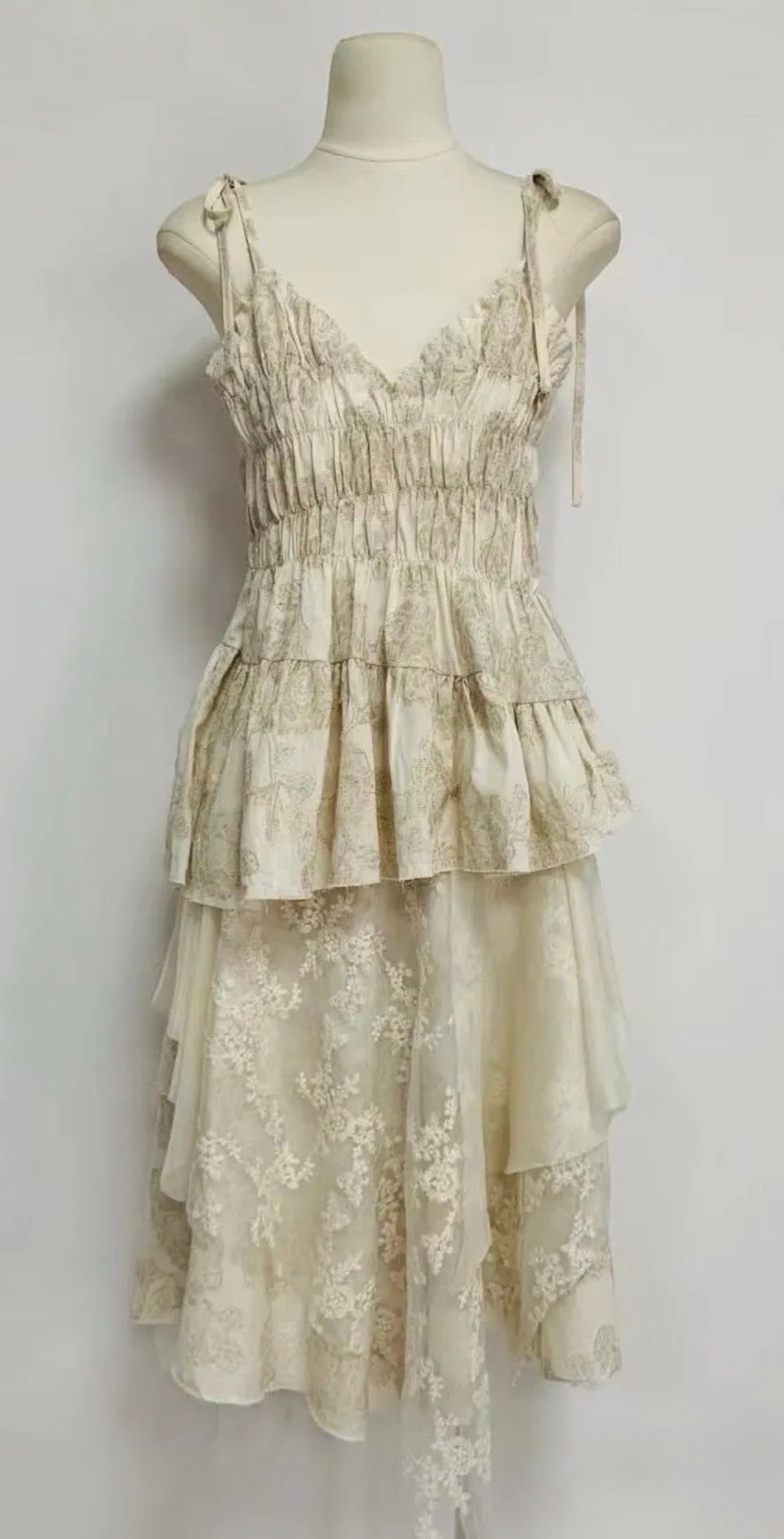 Vestido em Renda Assimétrico- Mochy