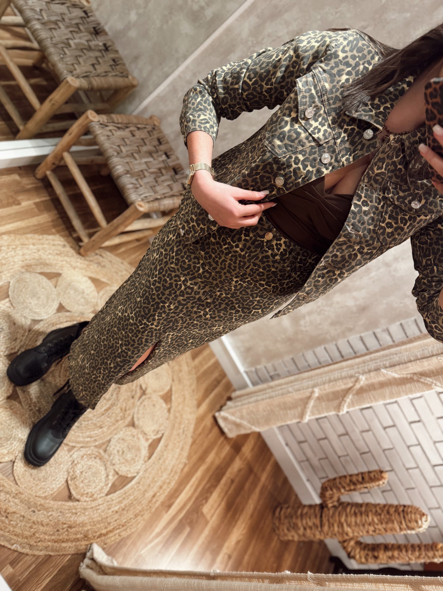 Chaqueta vaquera con estampado de leopardo