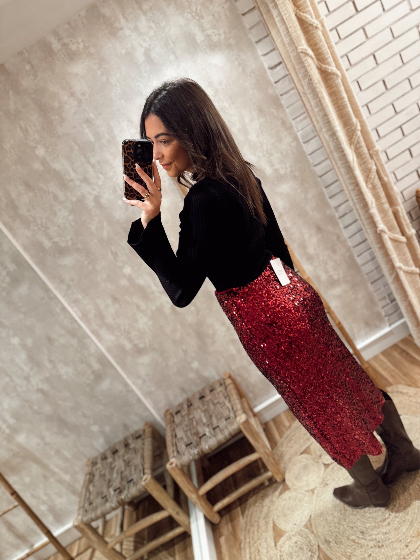 Saia midi c/lantejoulas vermelhas