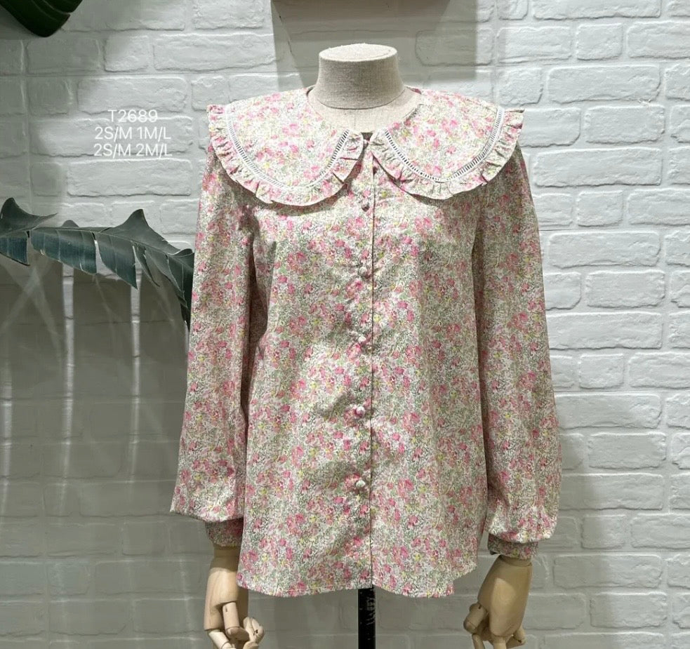 Camisa c/padrão floral e gola