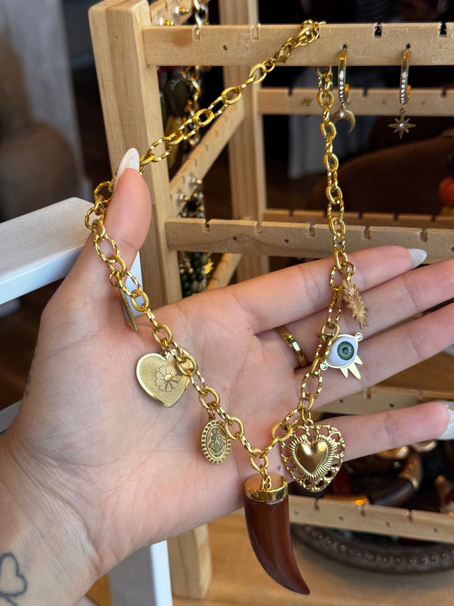 Collar con colgantes