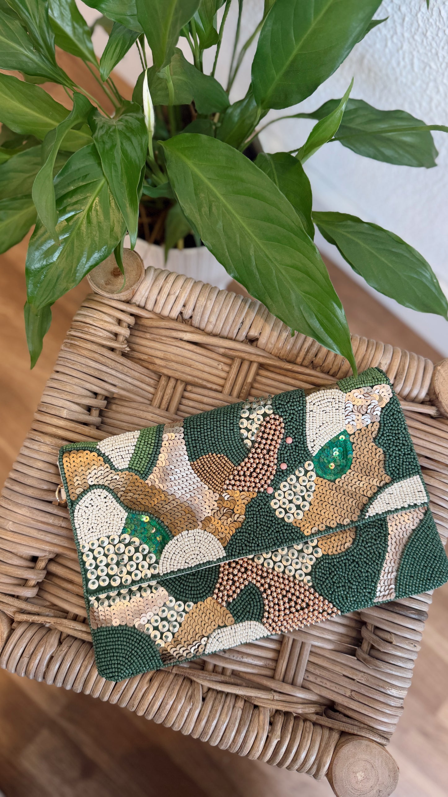 Pochete Bordada com Miçangas