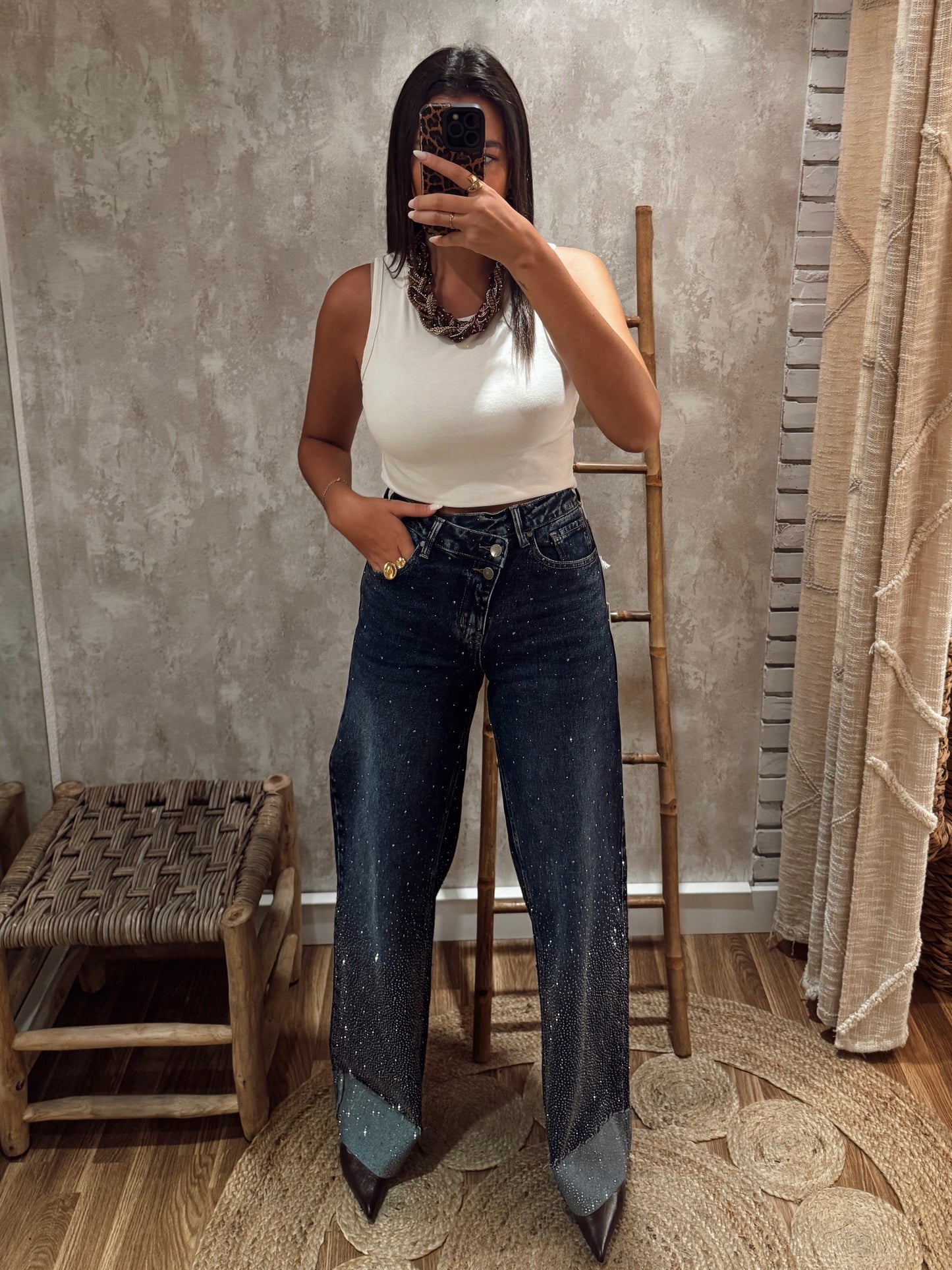Calças de ganga modelo wide leg c/brilhos