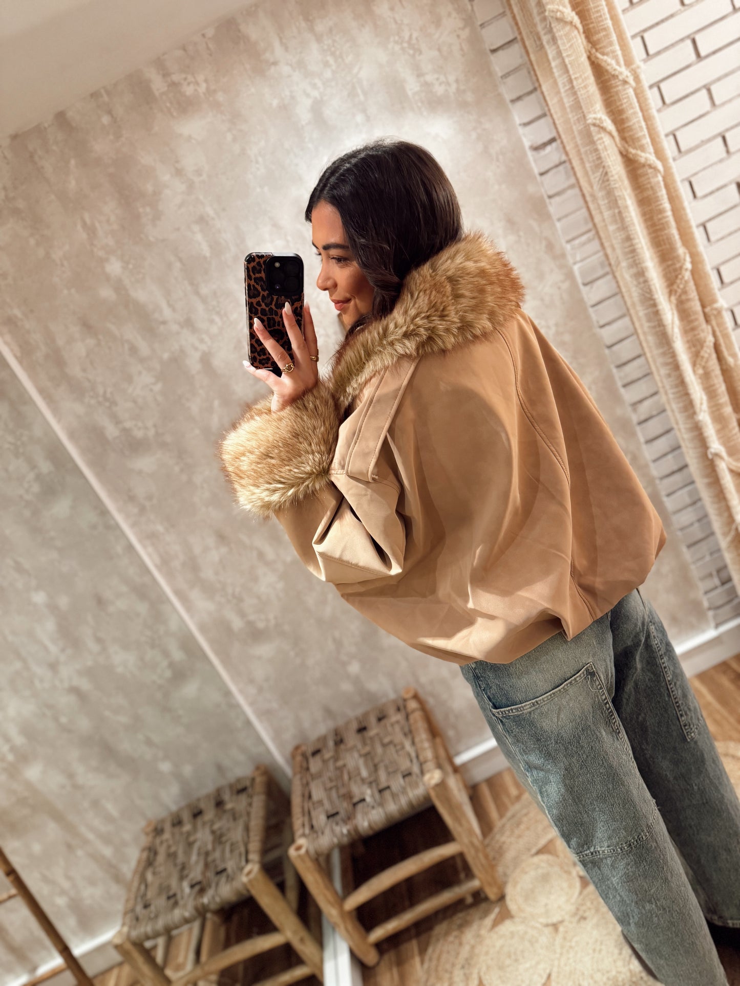 Casaco c/ gola removível, punhos em pelo e interior totalmente forrado- Mochy