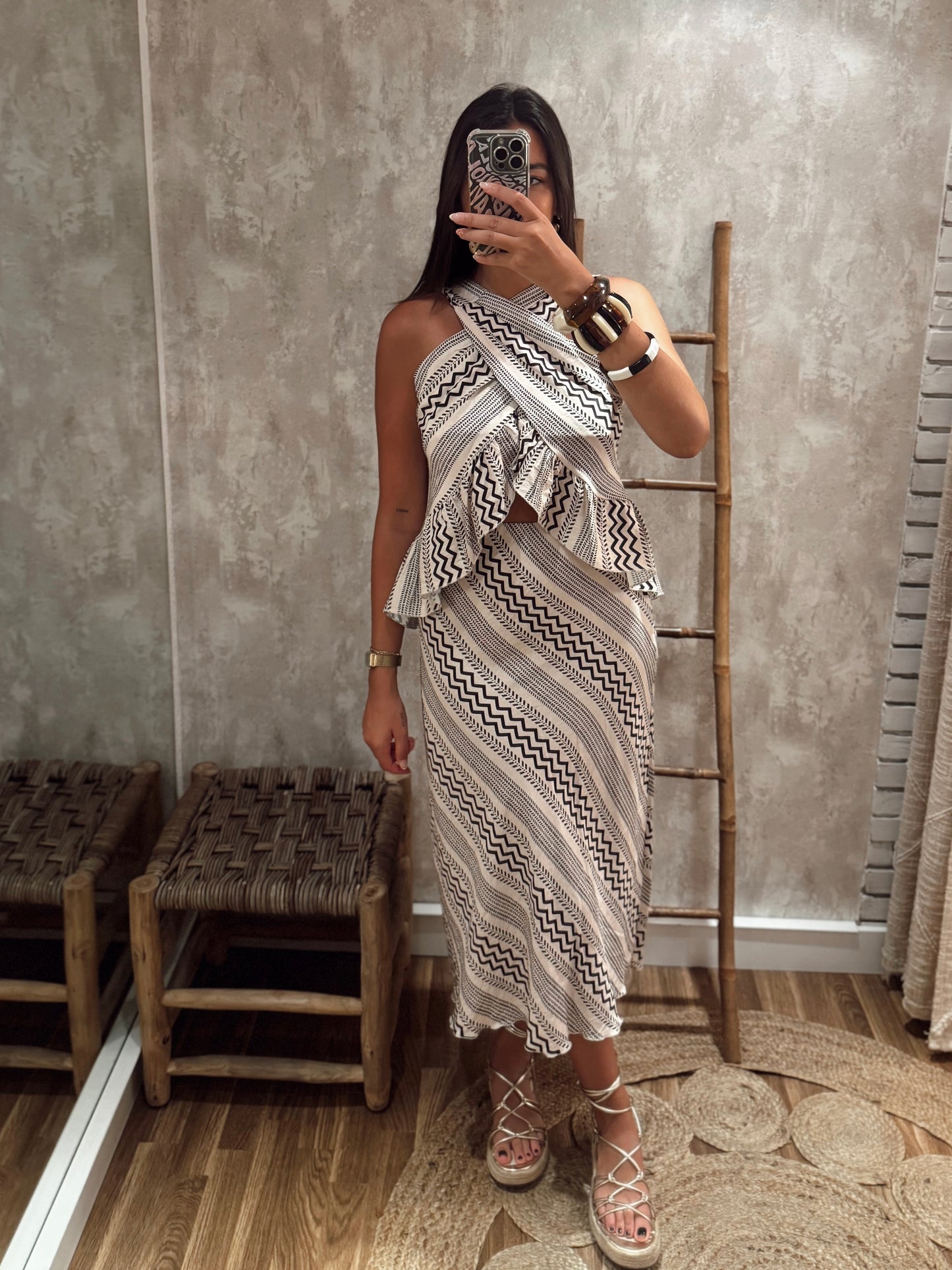 Conjunto Top c/folhos + Saia – Bege/Preto