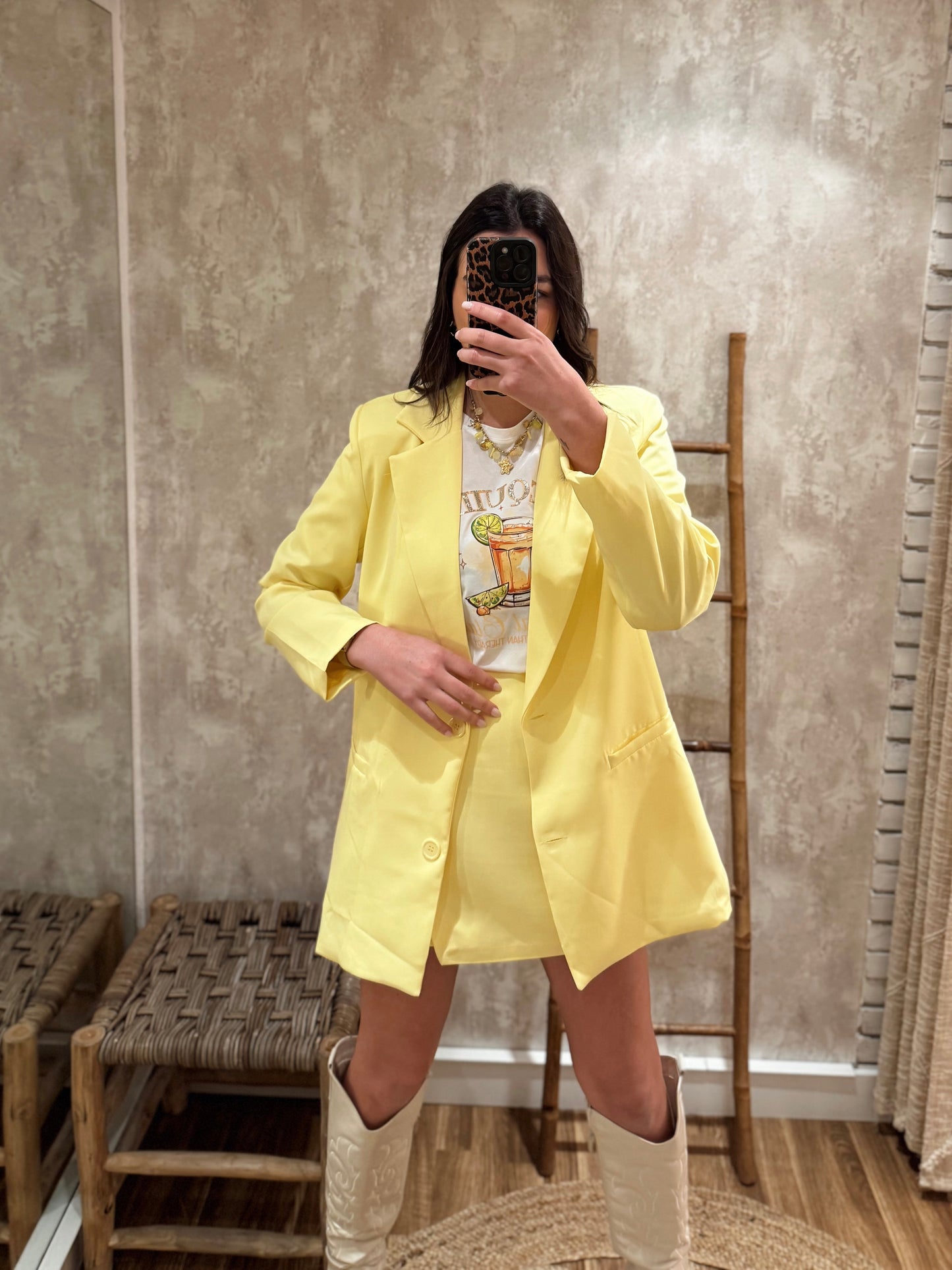 Conjunto de saia/calção e blazer
