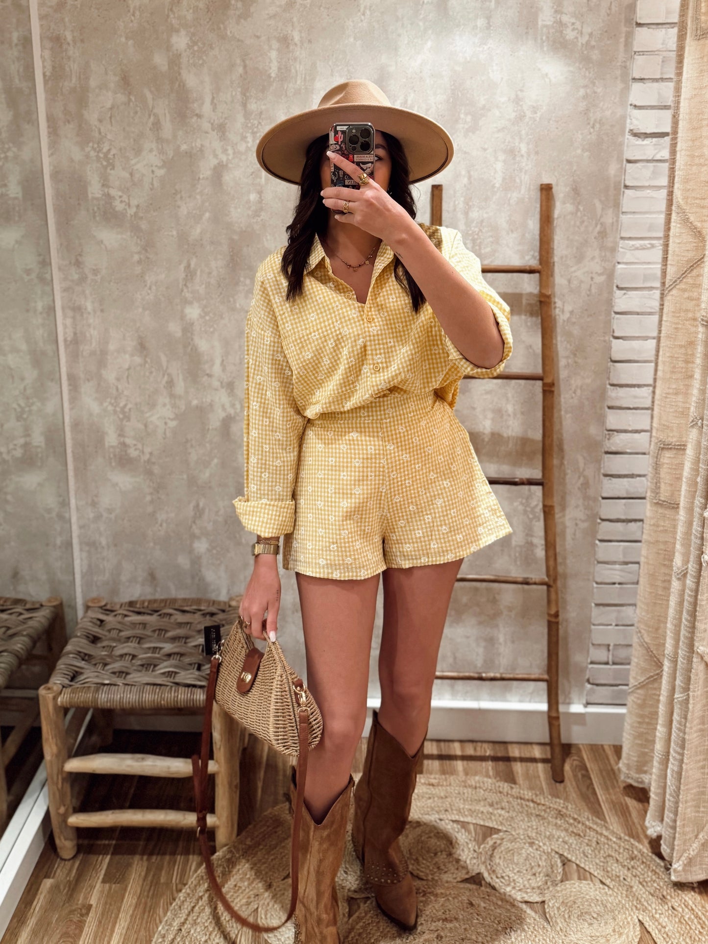 Conjunto de camisa y pantalón corto con estampado vichy y caléndula - Mochy