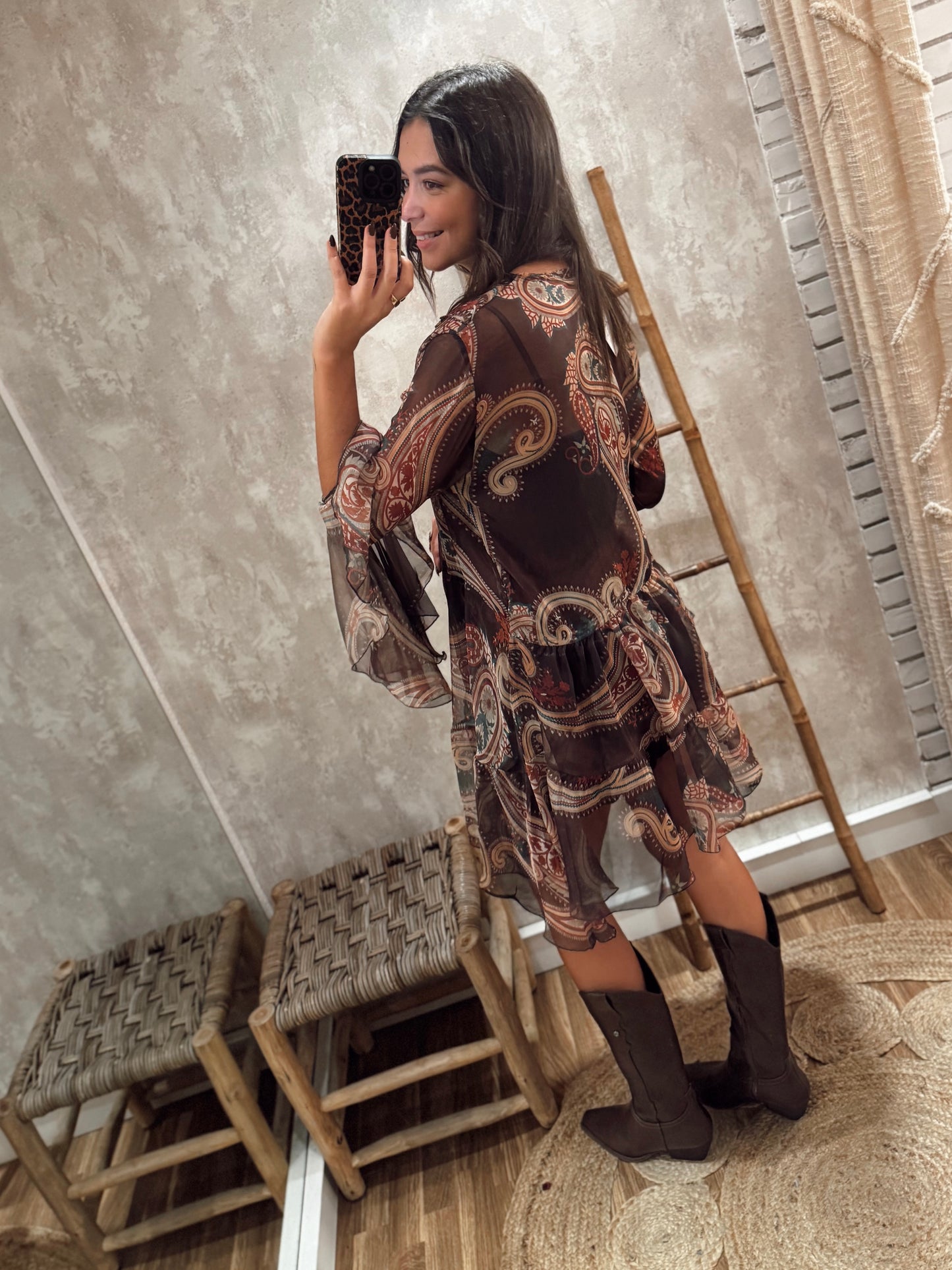 Vestido em tecido de seda leve - Castanho