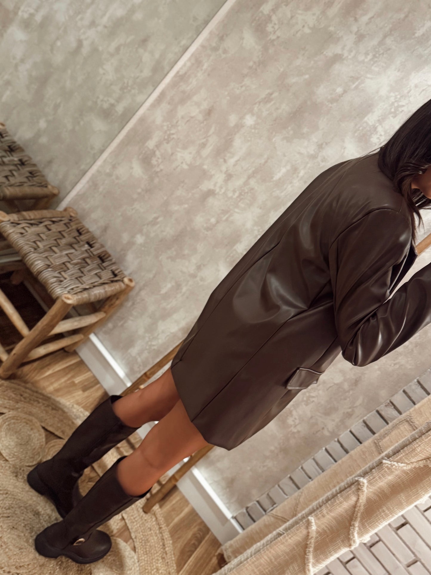 Blazer modelo oversized em eco-pele