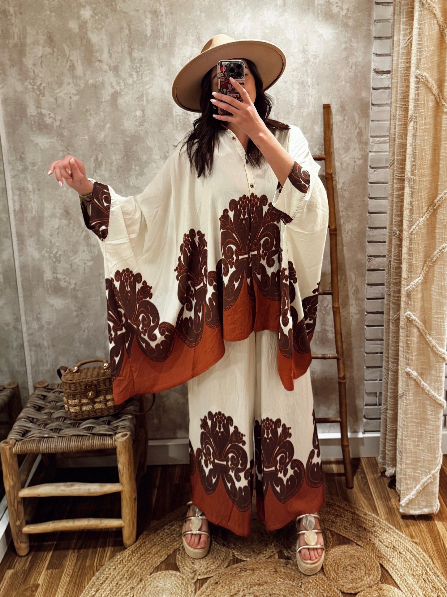 Conjunto de camisa y pantalón