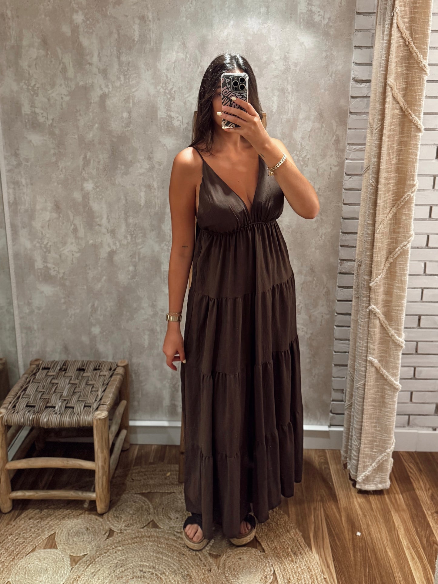 Vestido Comprido em Camadas com Alças Finas