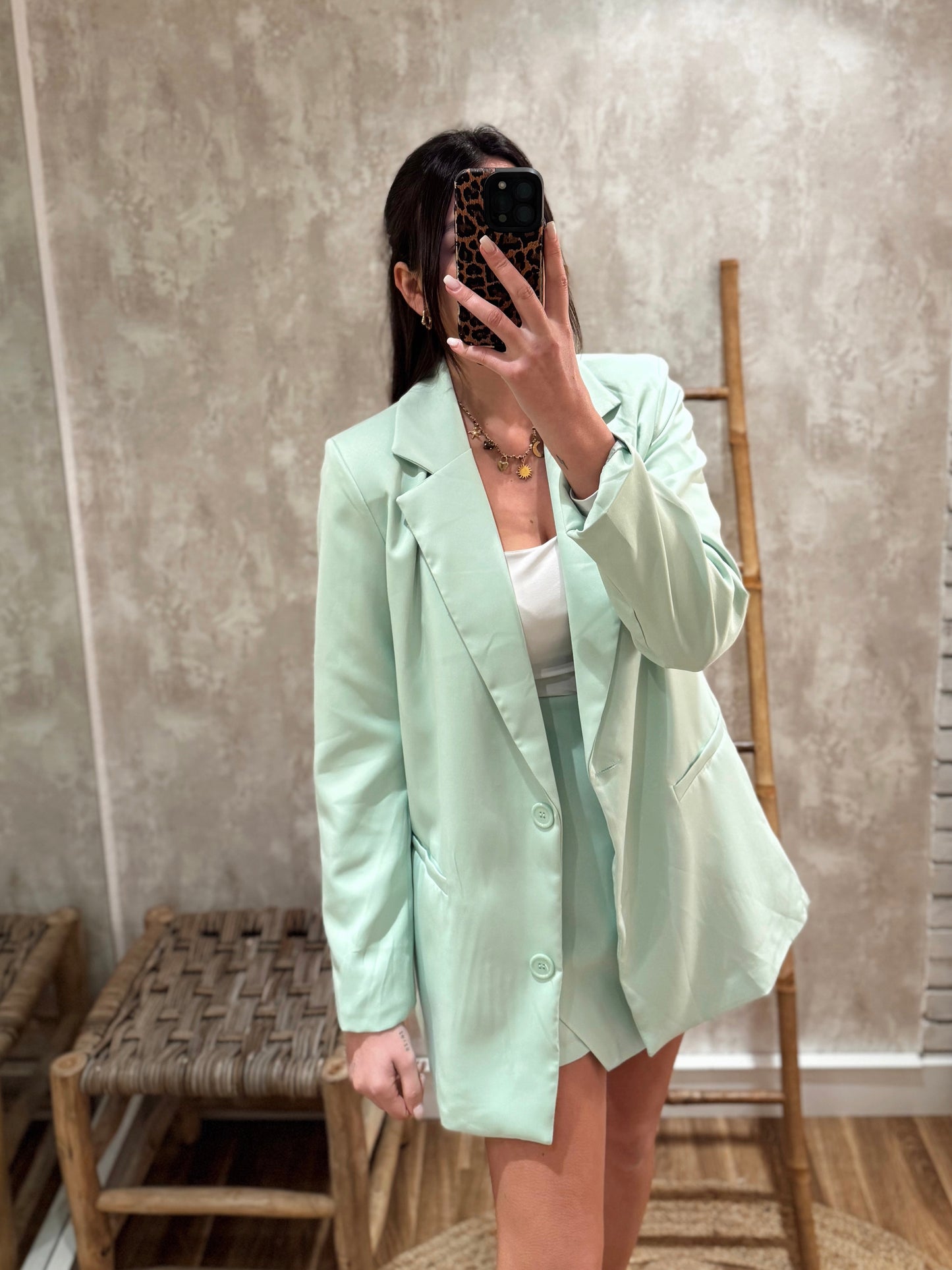 Conjunto de saia/calção e blazer