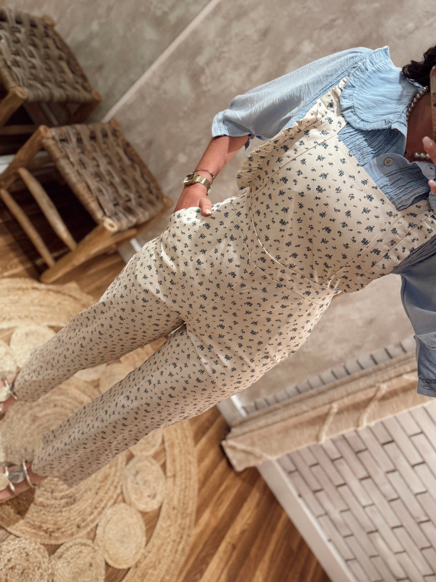 Mono con estampado floral minimalista