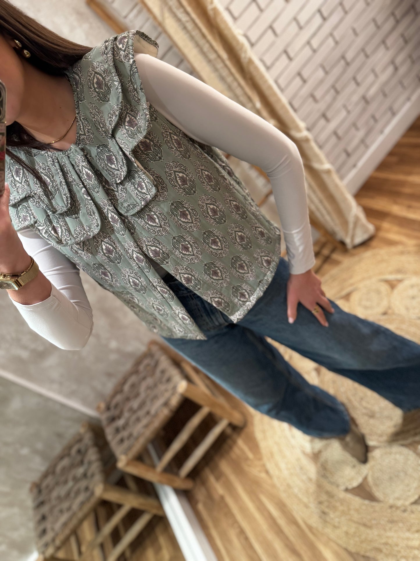Chaleco acolchado con estampado boho y volantes