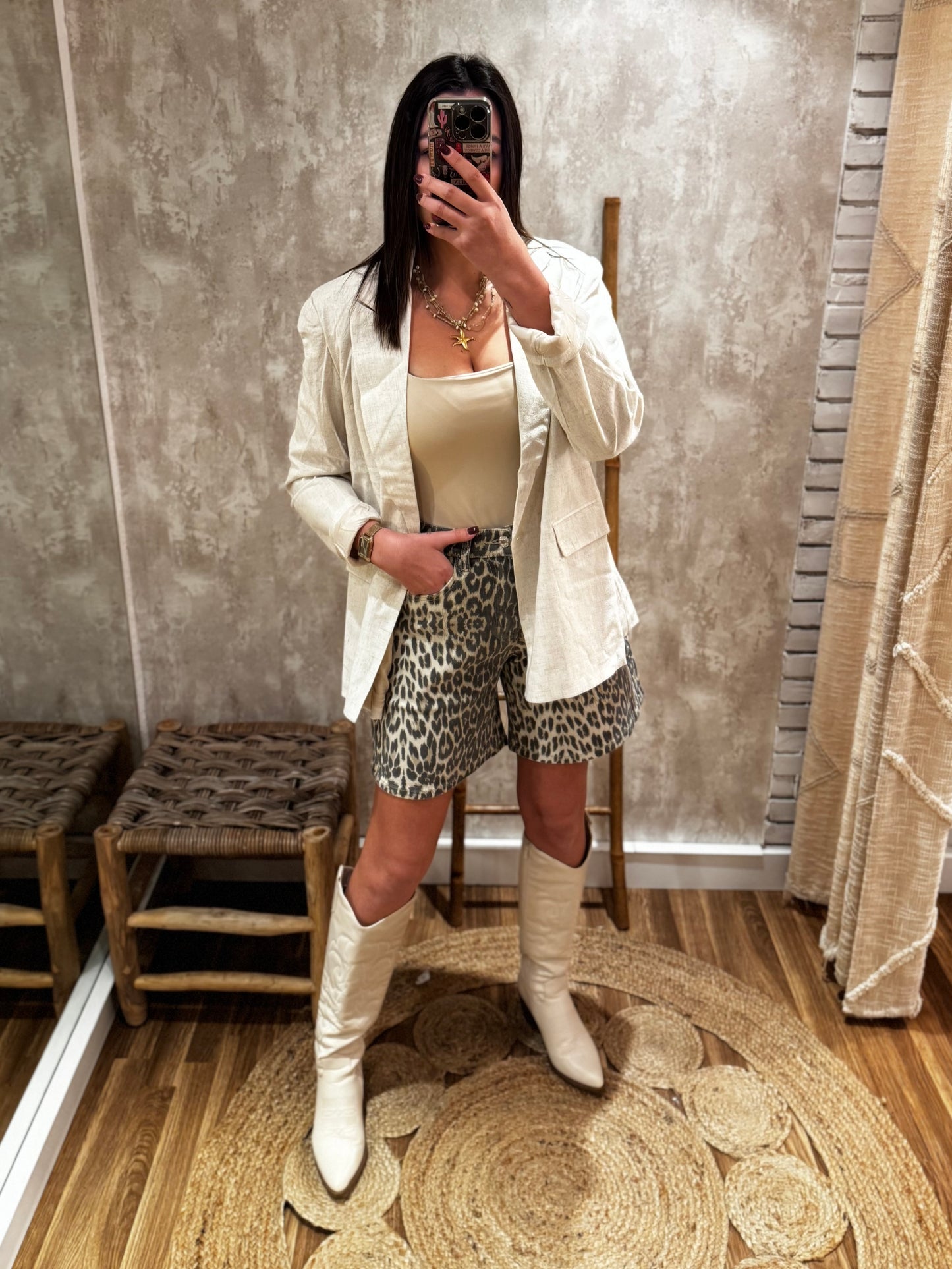 pantalones cortos vaqueros con estampado de leopardo