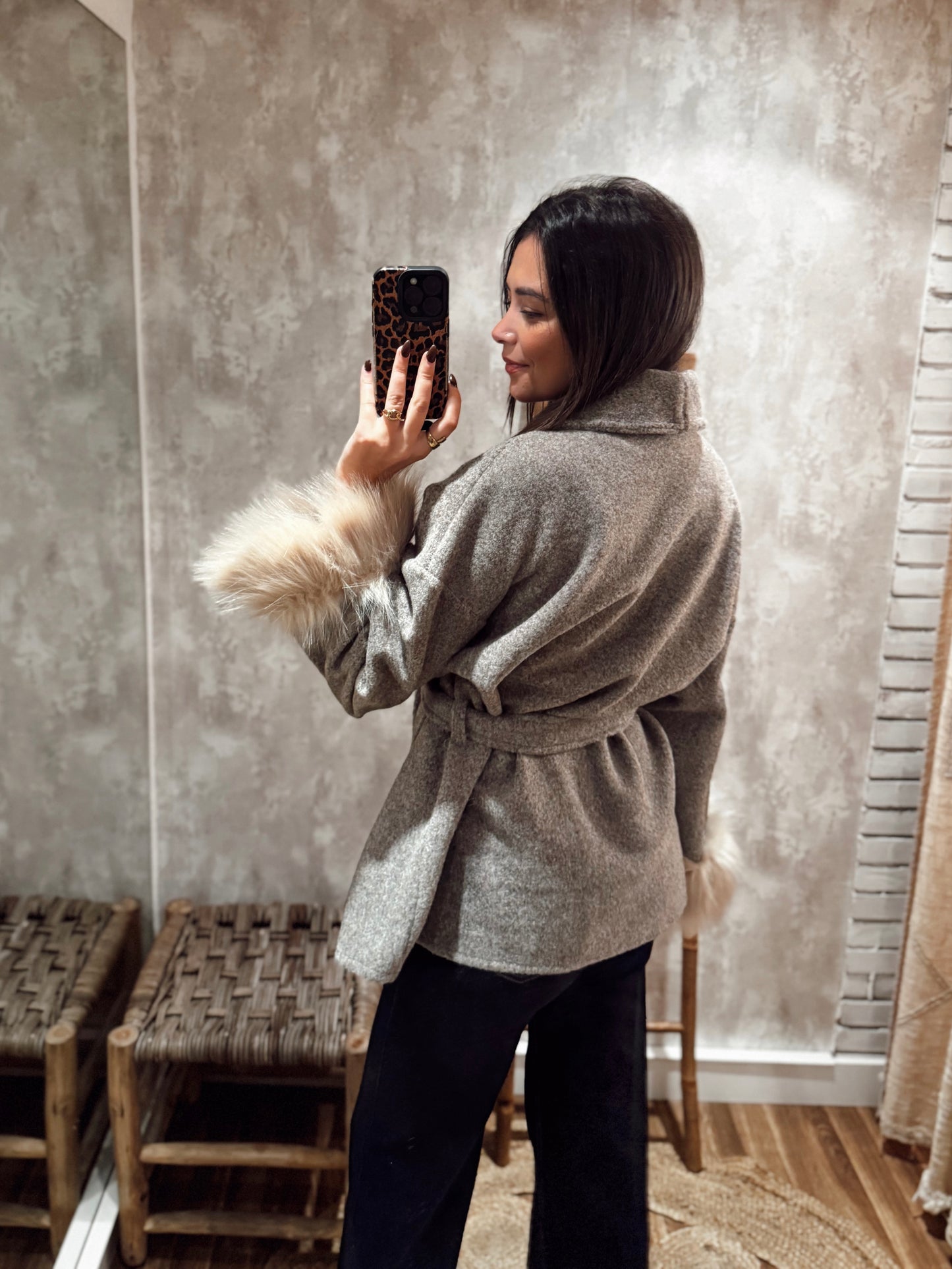 Casaco c/ pêlo nas mangas