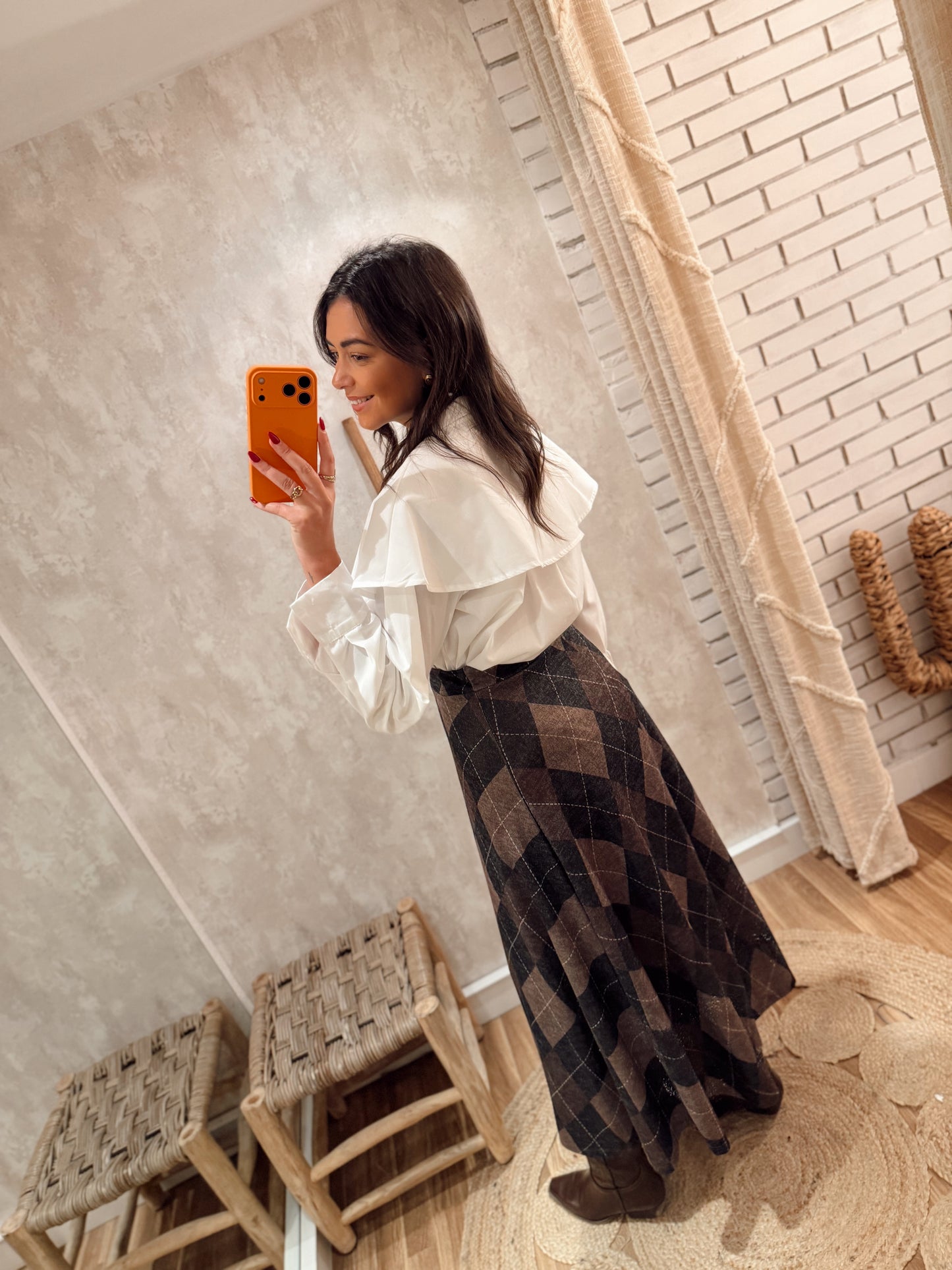 Saia Midi com Padrão Losangos em Tons Neutros