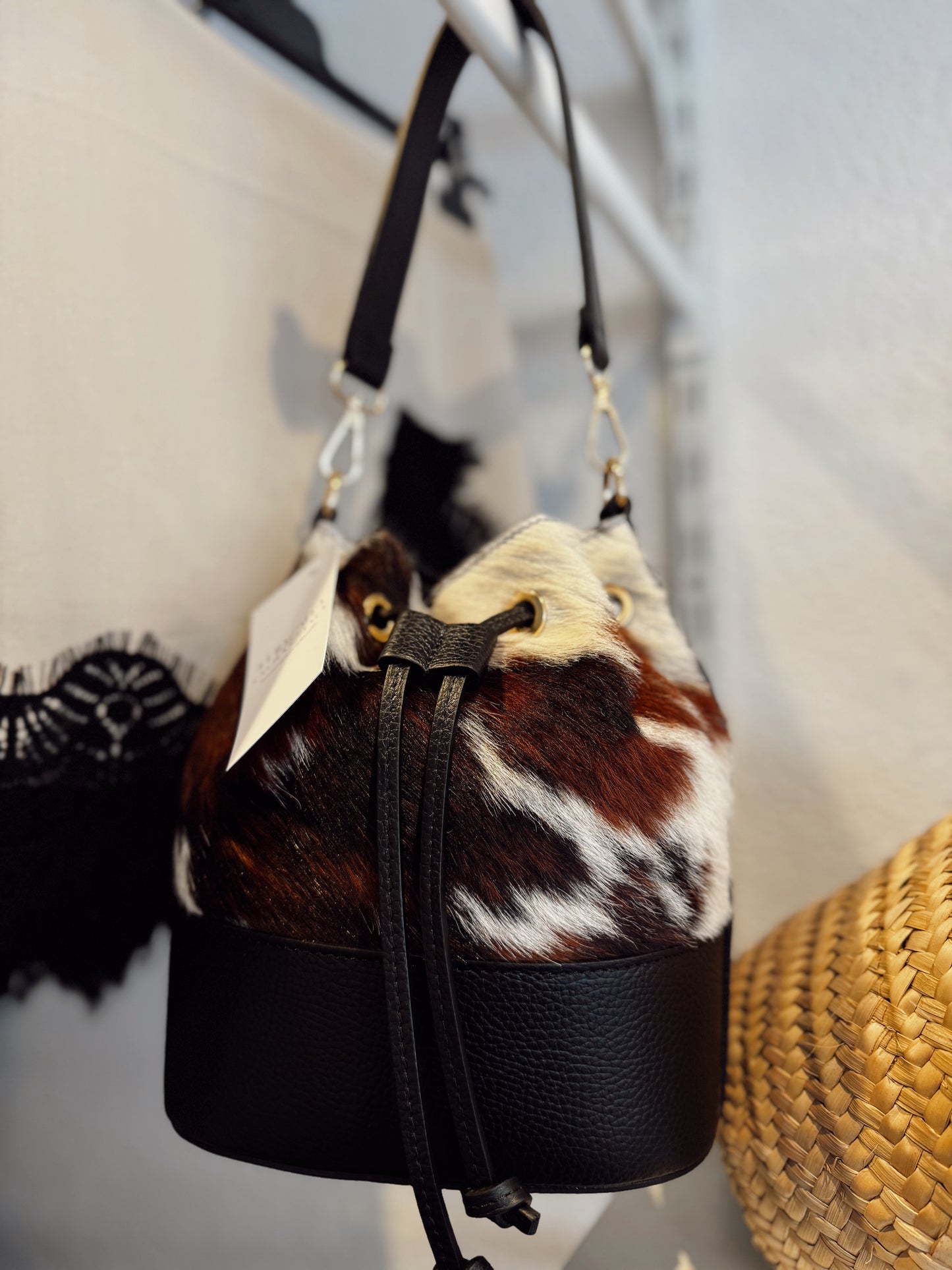 Mala em pele estilo saco