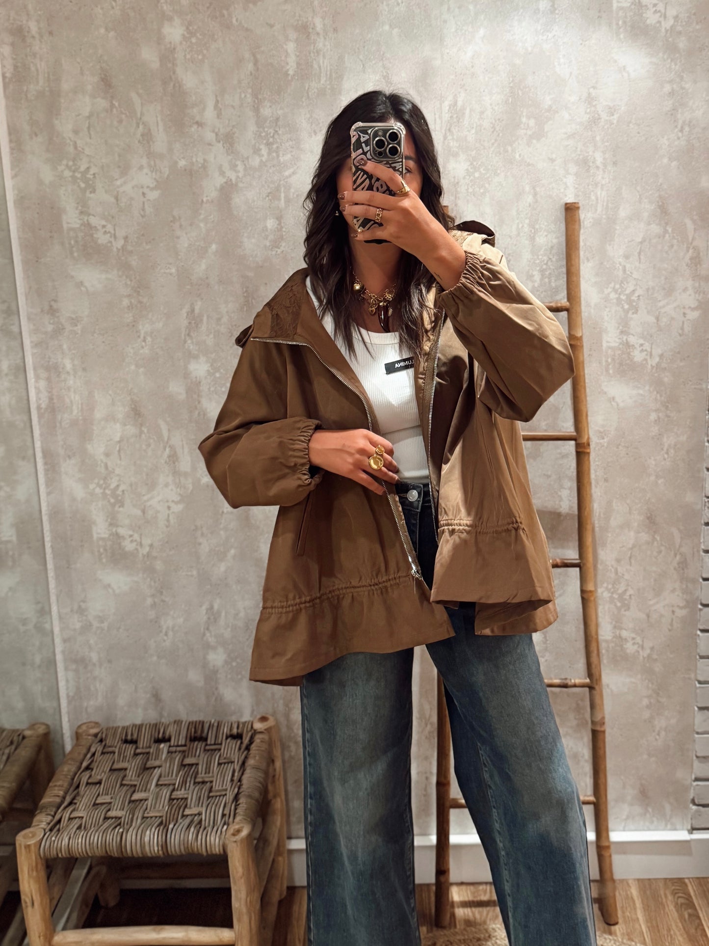 Chaqueta estilo gabardina con encaje - Camel