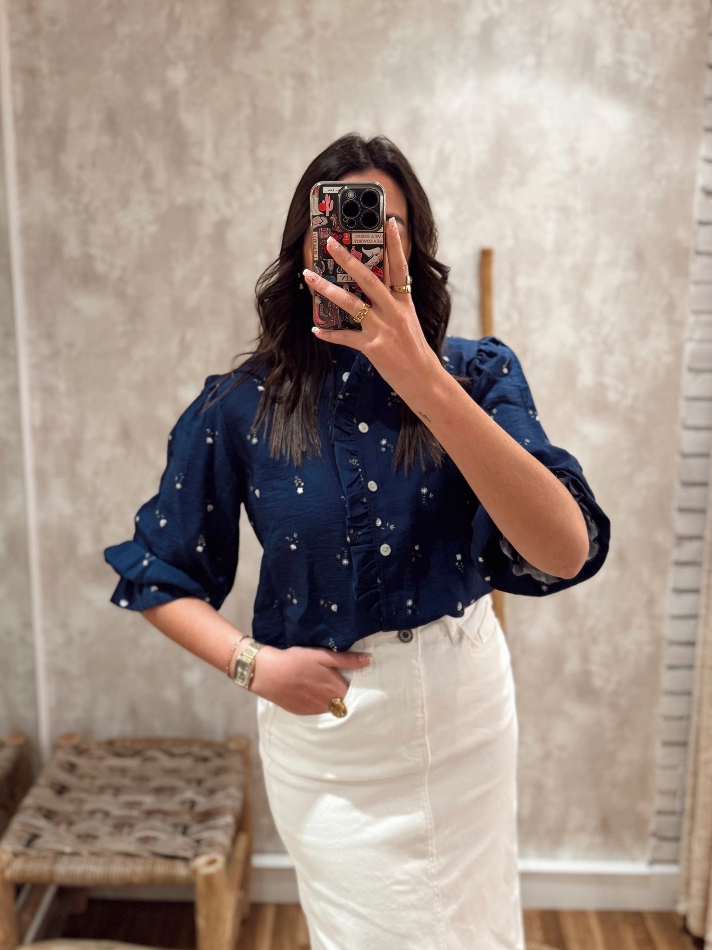 Camisa de tejido ligero con un delicado estampado floral.