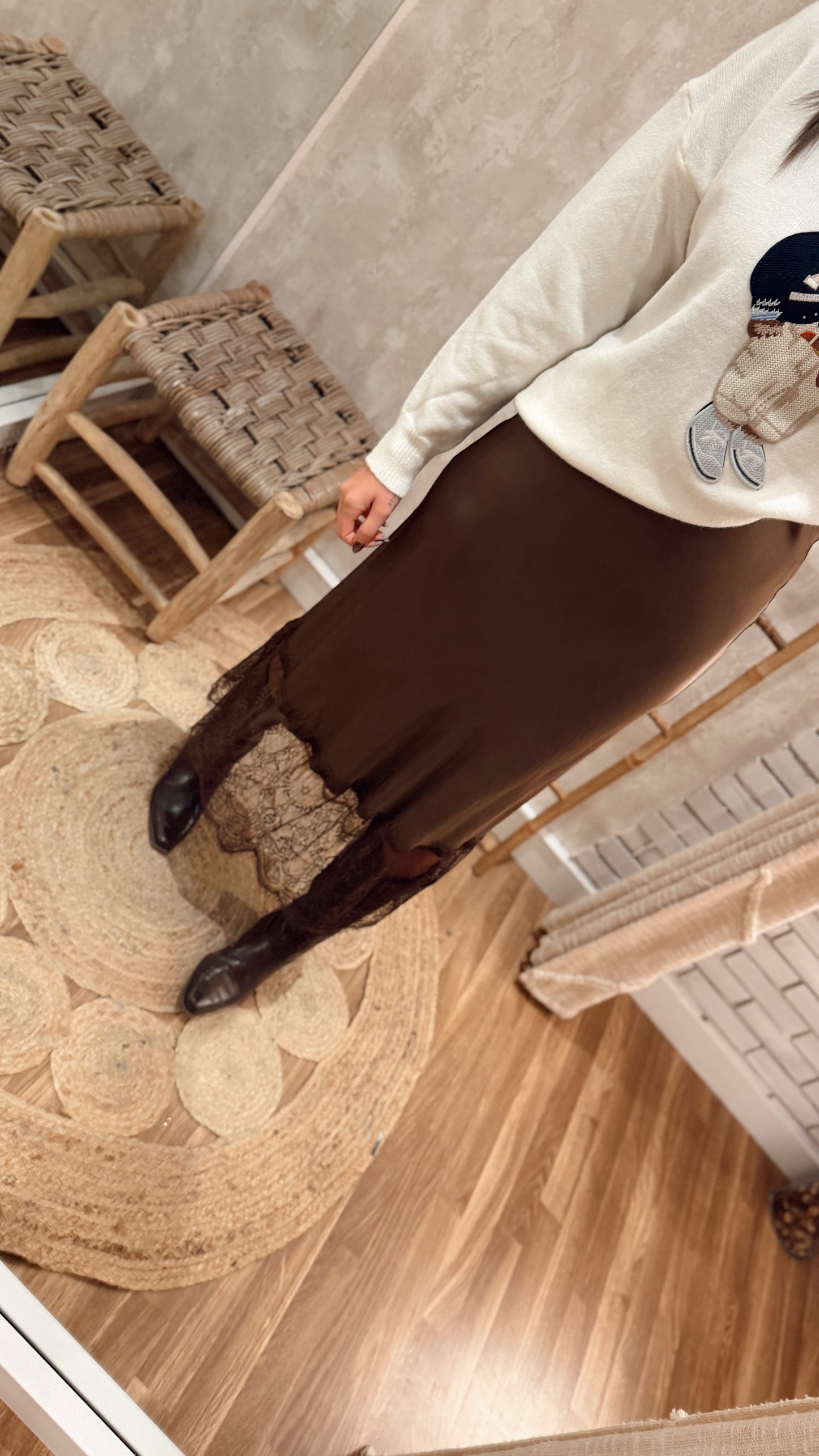 Saia acetinada c/ renda