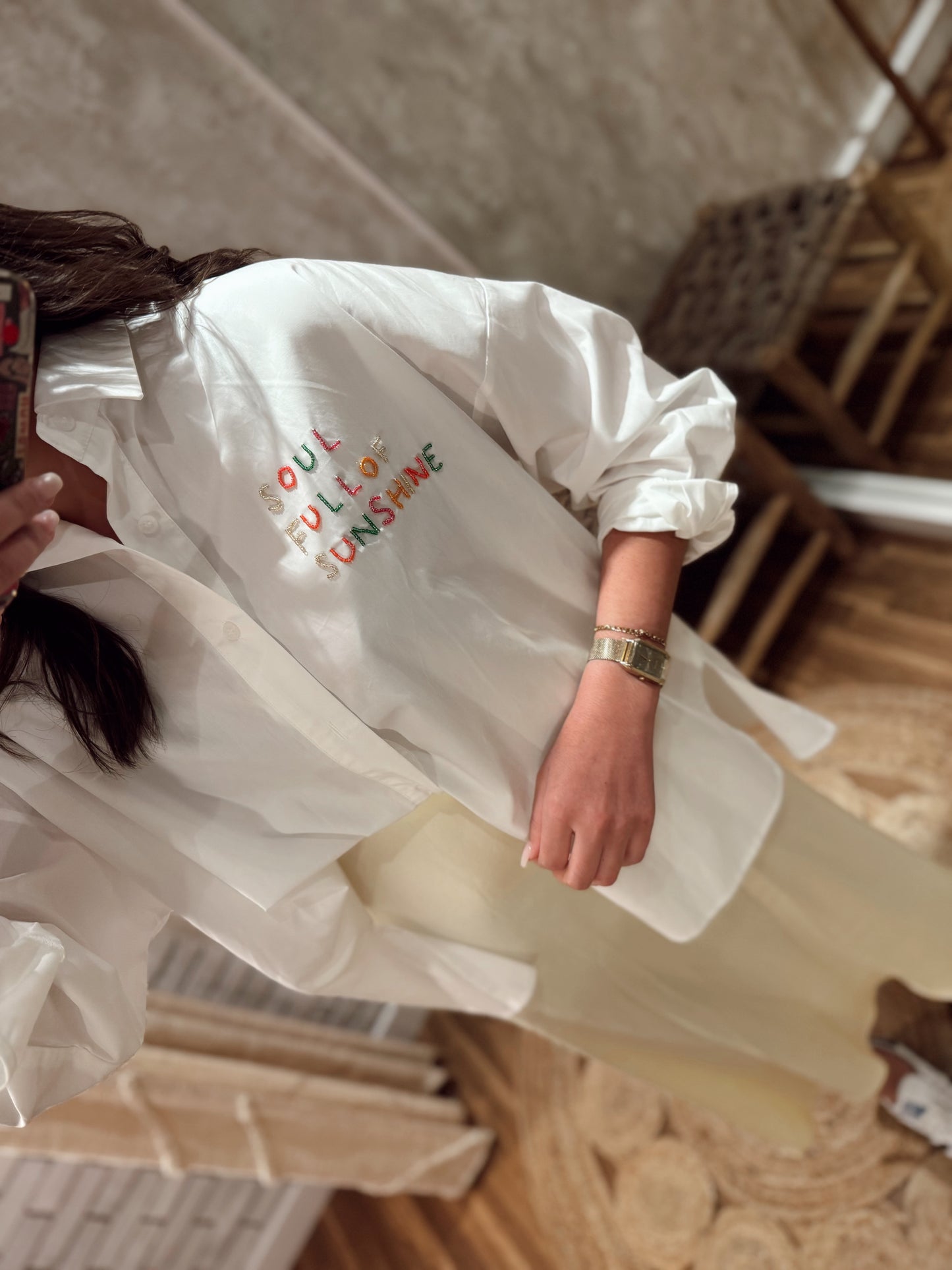 Camisa oversize con bordado de cuentas
