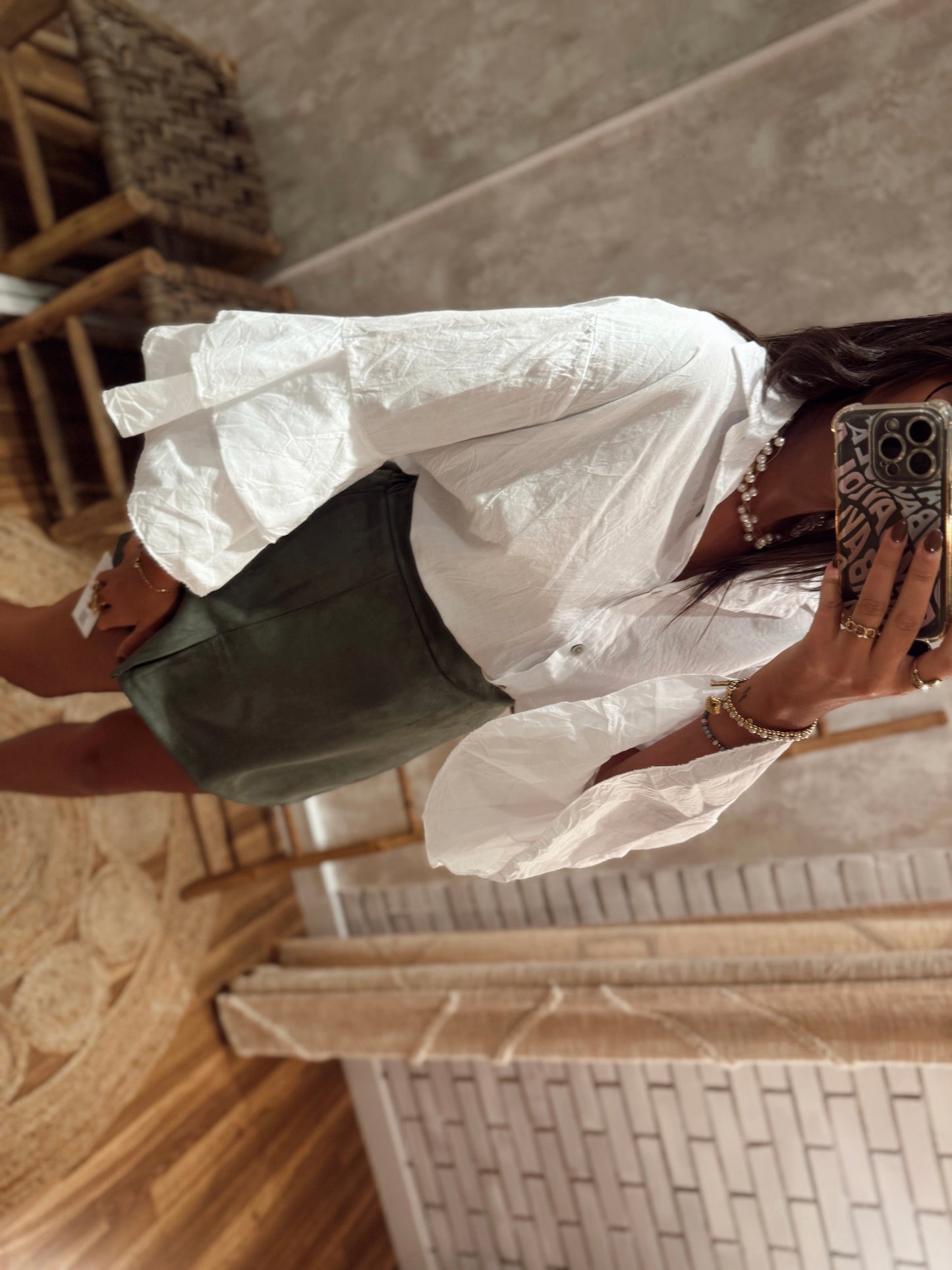 Camisa c/folhos nas mangas