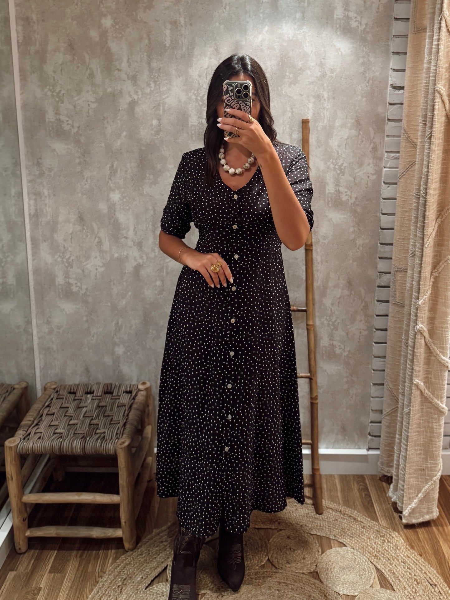 Vestido comprido com padrão de pintinhas