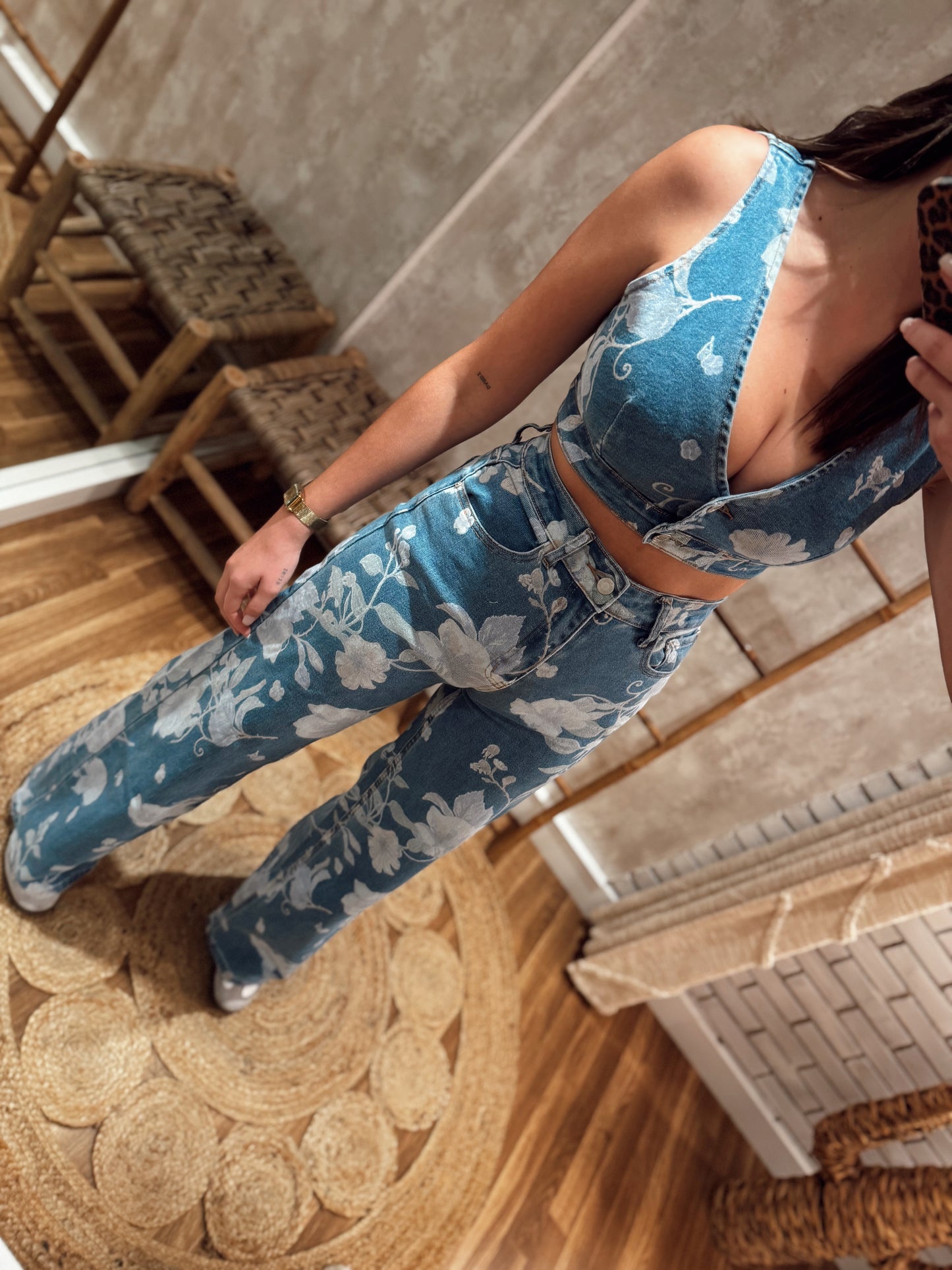 Top vaquero con estampado floral