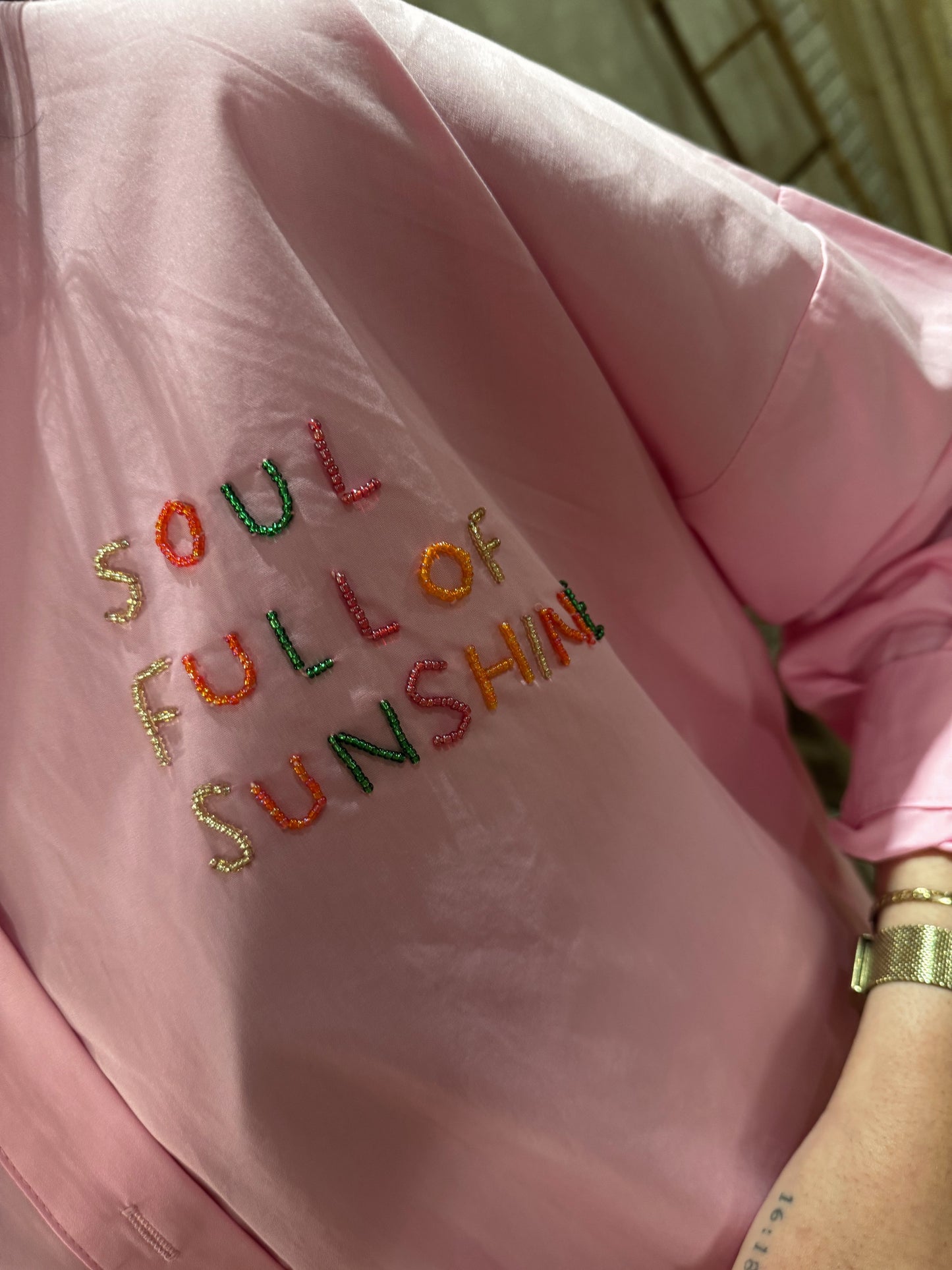 Camisa oversize con bordado de cuentas