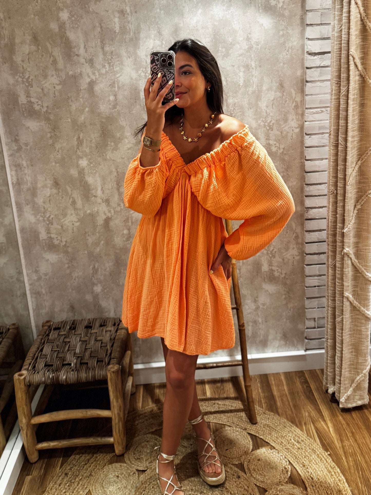 Vestido com mangas amplas