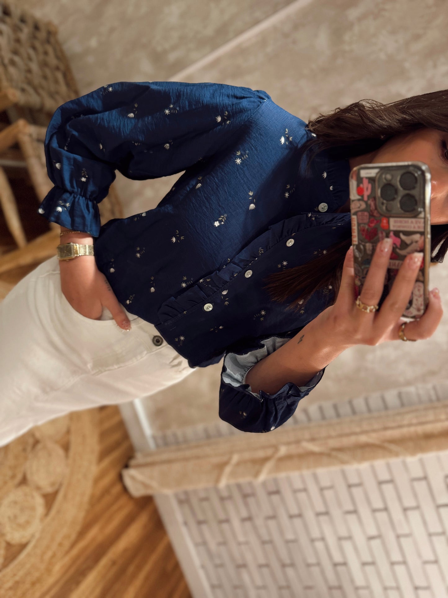 Camisa de tejido ligero con un delicado estampado floral.