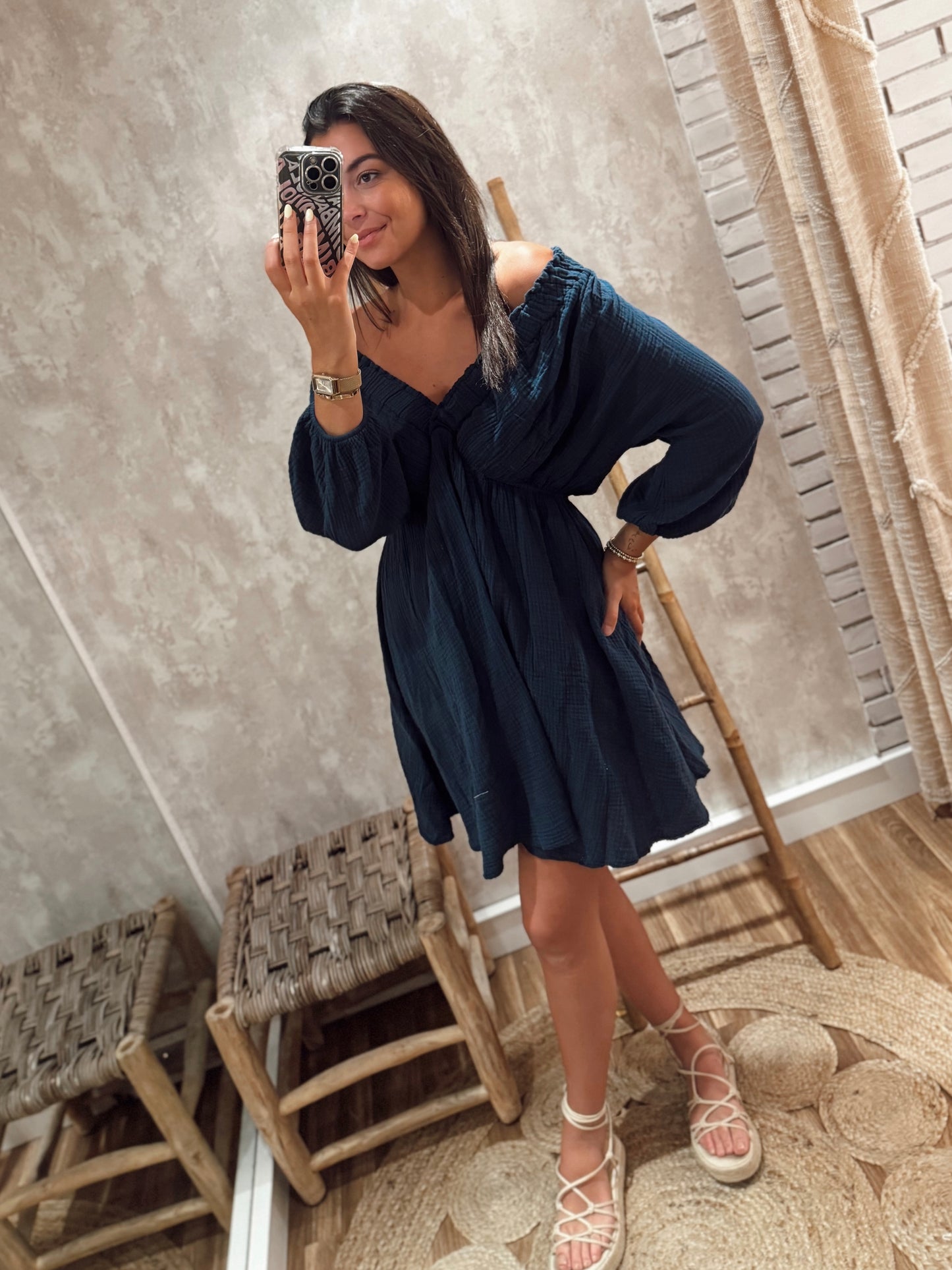 Vestido com mangas amplas