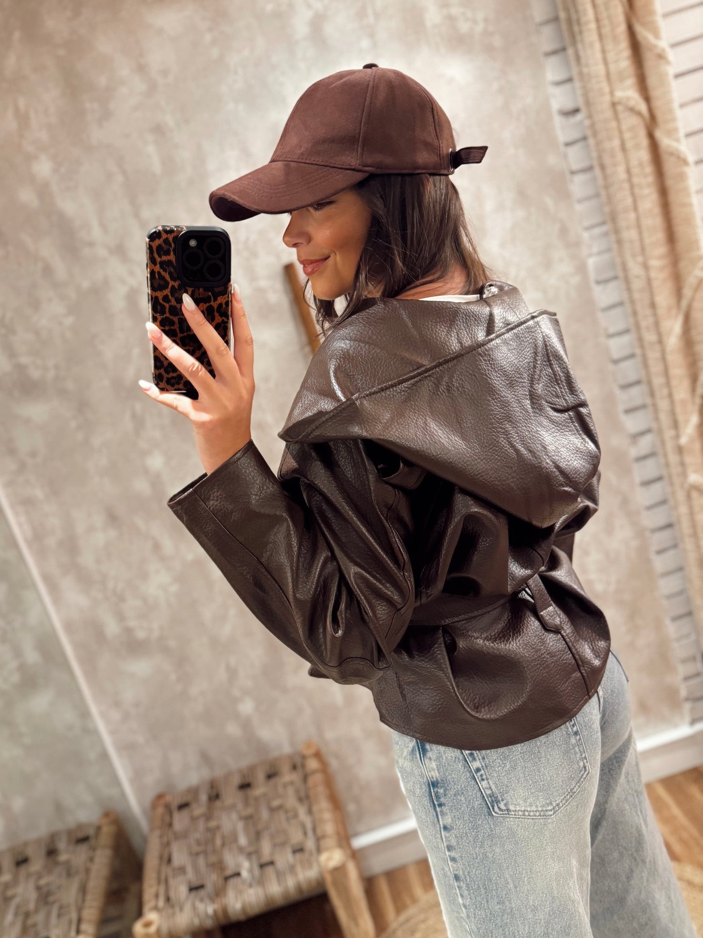 Casaco efeito pele em tom castanho- Mochy