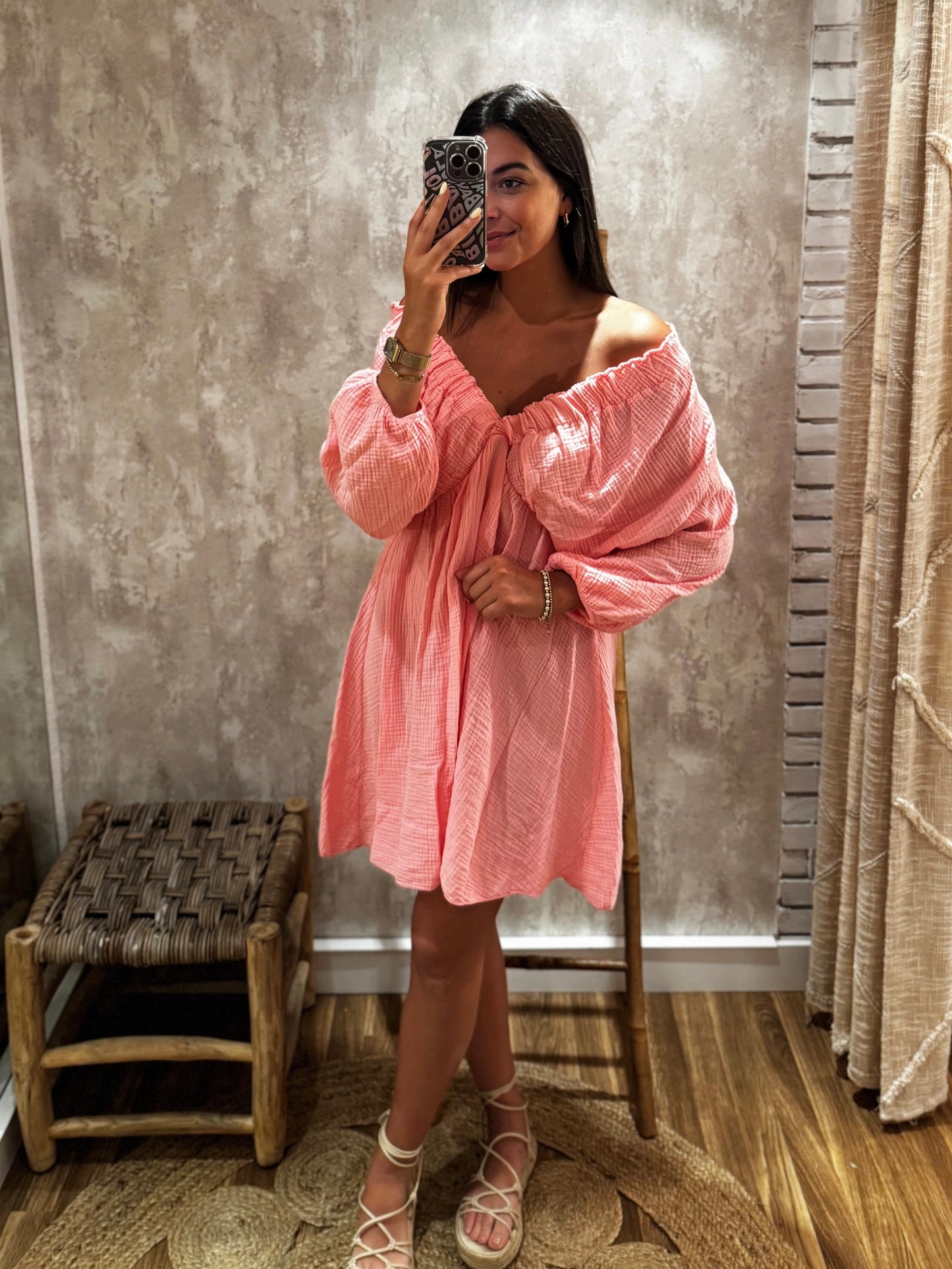 Vestido com mangas amplas