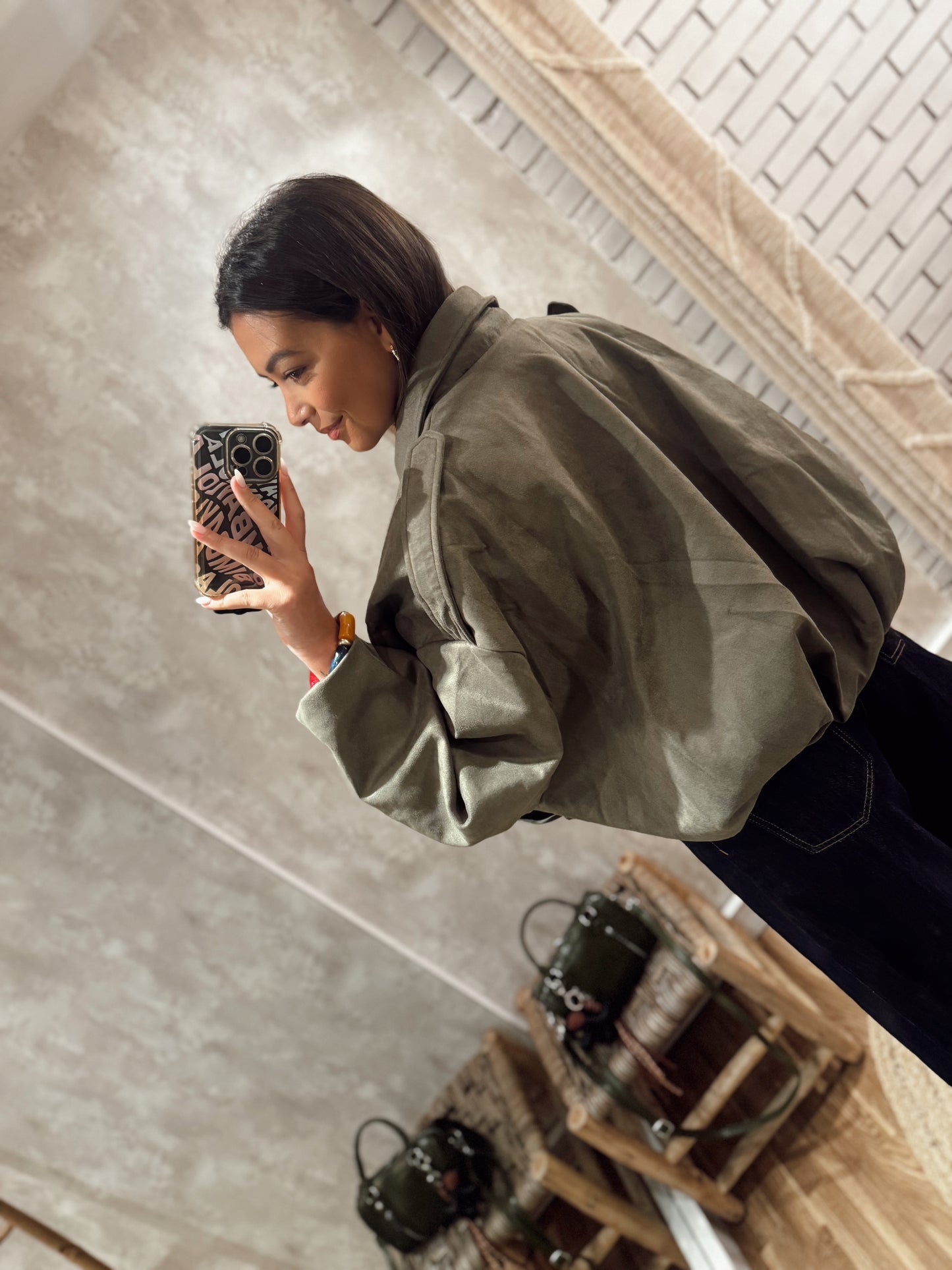 Bomber em camurça oversized -Verde