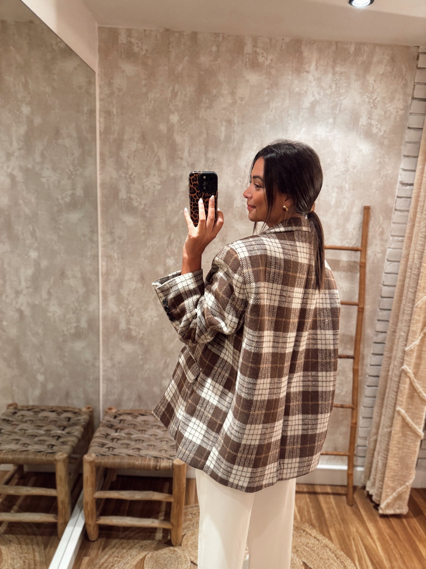 Blazer lumina em xadrez oversized e de corte largo