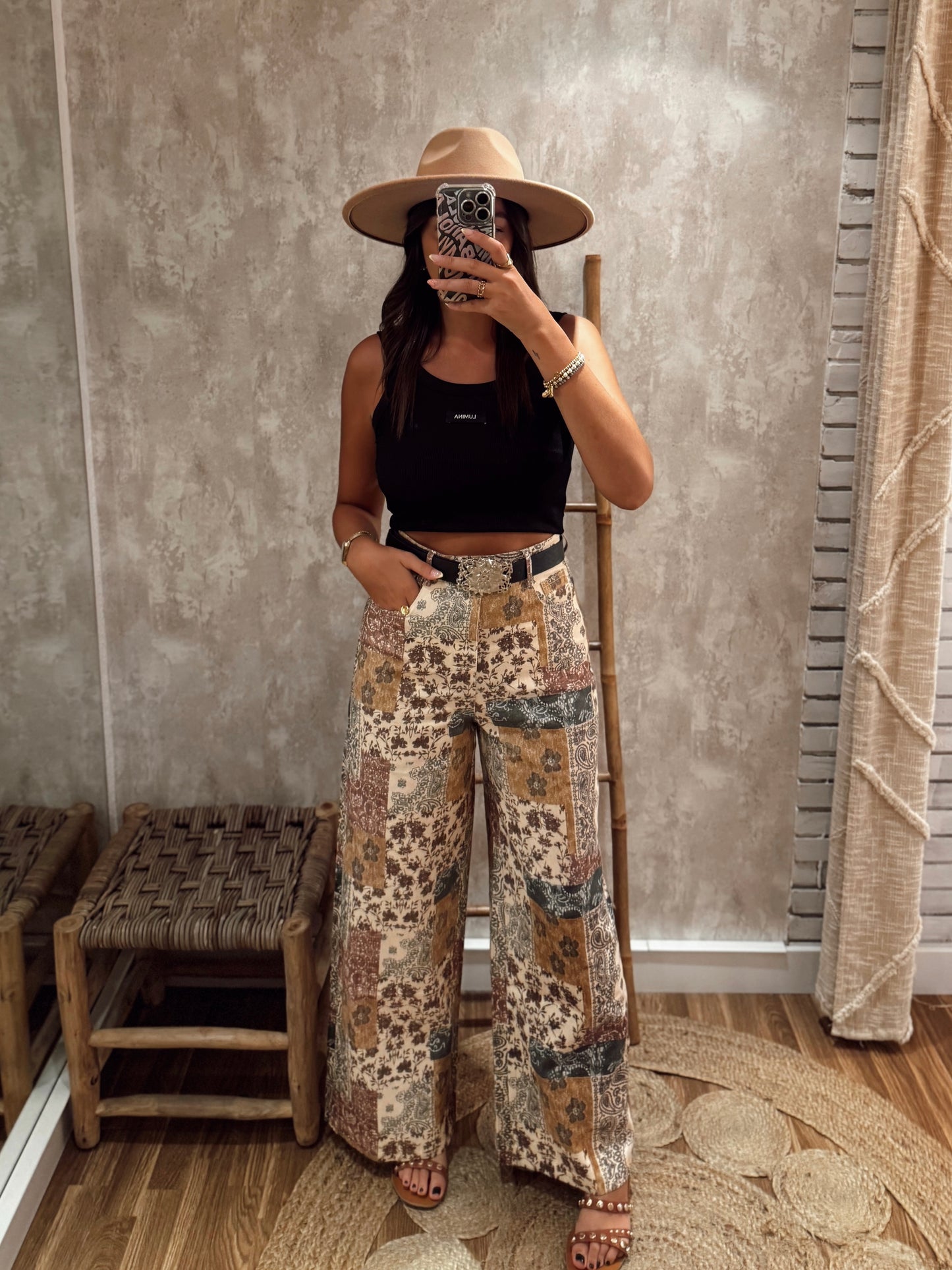 Pantalones de pierna ancha con estampado de patchwork