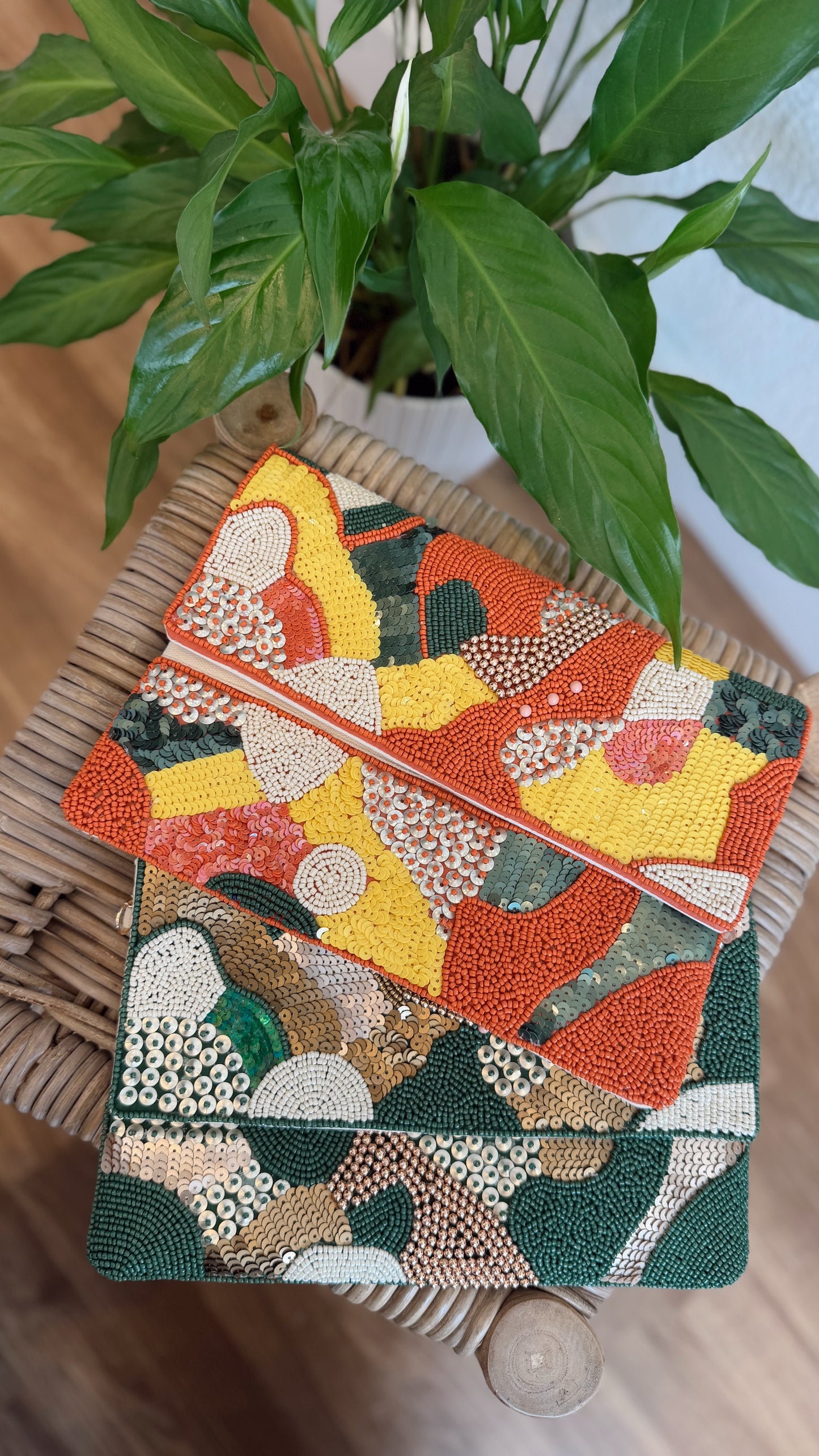 Pochete Bordada com Miçangas