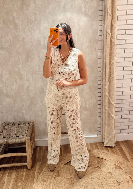 Conjunto em croché de colete e calça - Bege