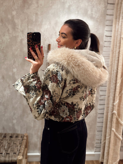 Blusão curto com padrão floral