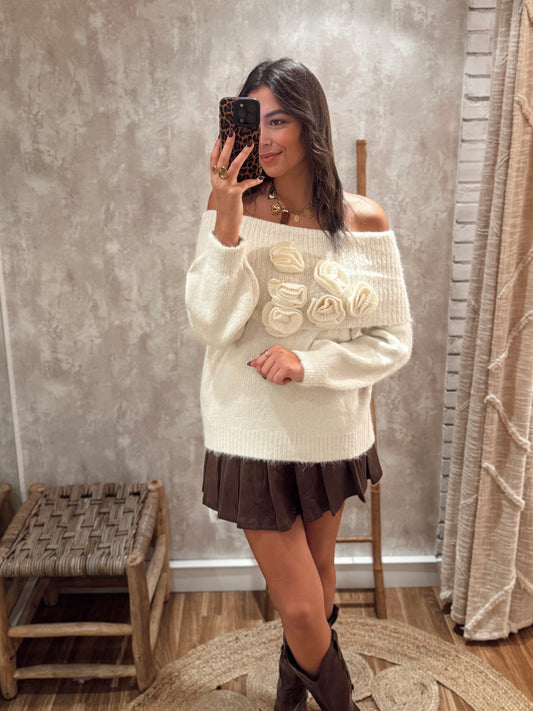 Camisola de malha com decote ombro a ombro e aplicação de flores em relevo