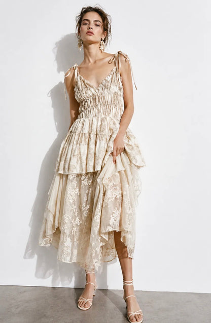 Vestido em Renda Assimétrico- Mochy