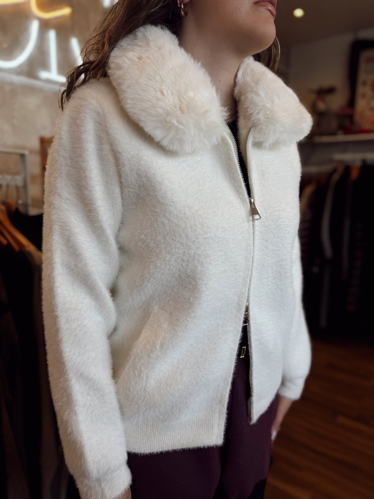 Casaco em pêlo c/gola removível