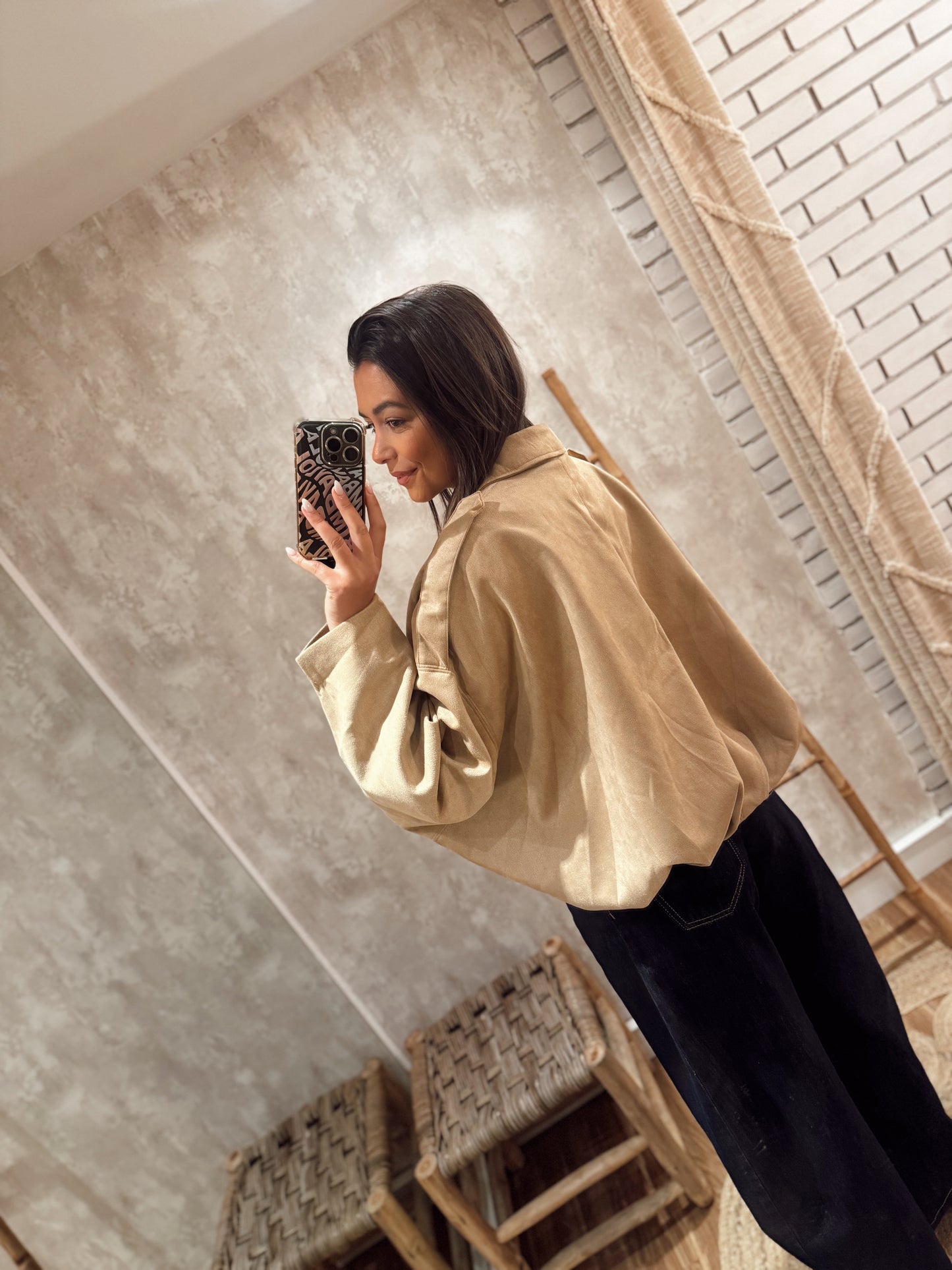 Bomber em camurça oversized -Bege
